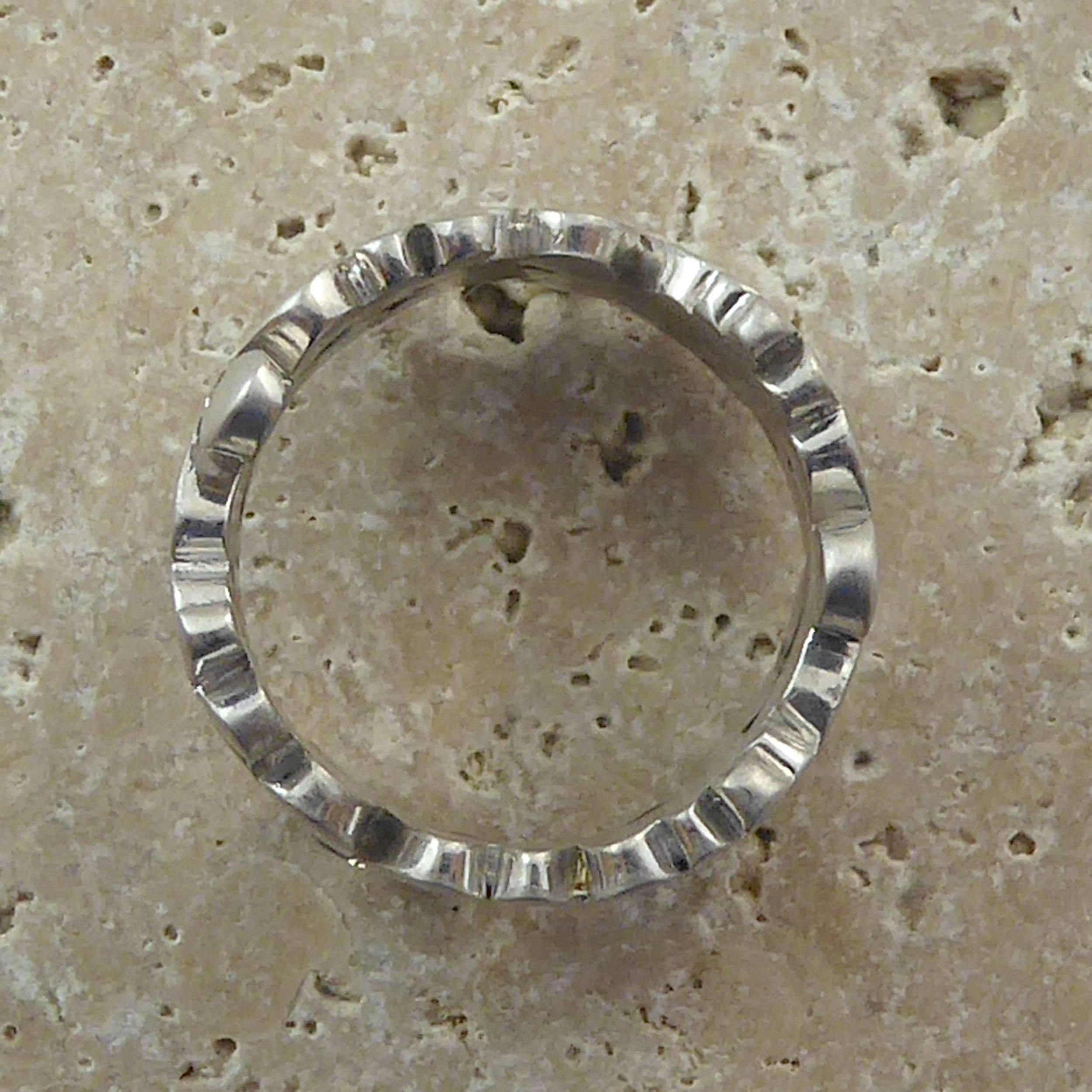 0.45 Carat Diamond Set Ring, Daisy Flower Band, 18 Carat Gold, circa 1980s-1990s 2