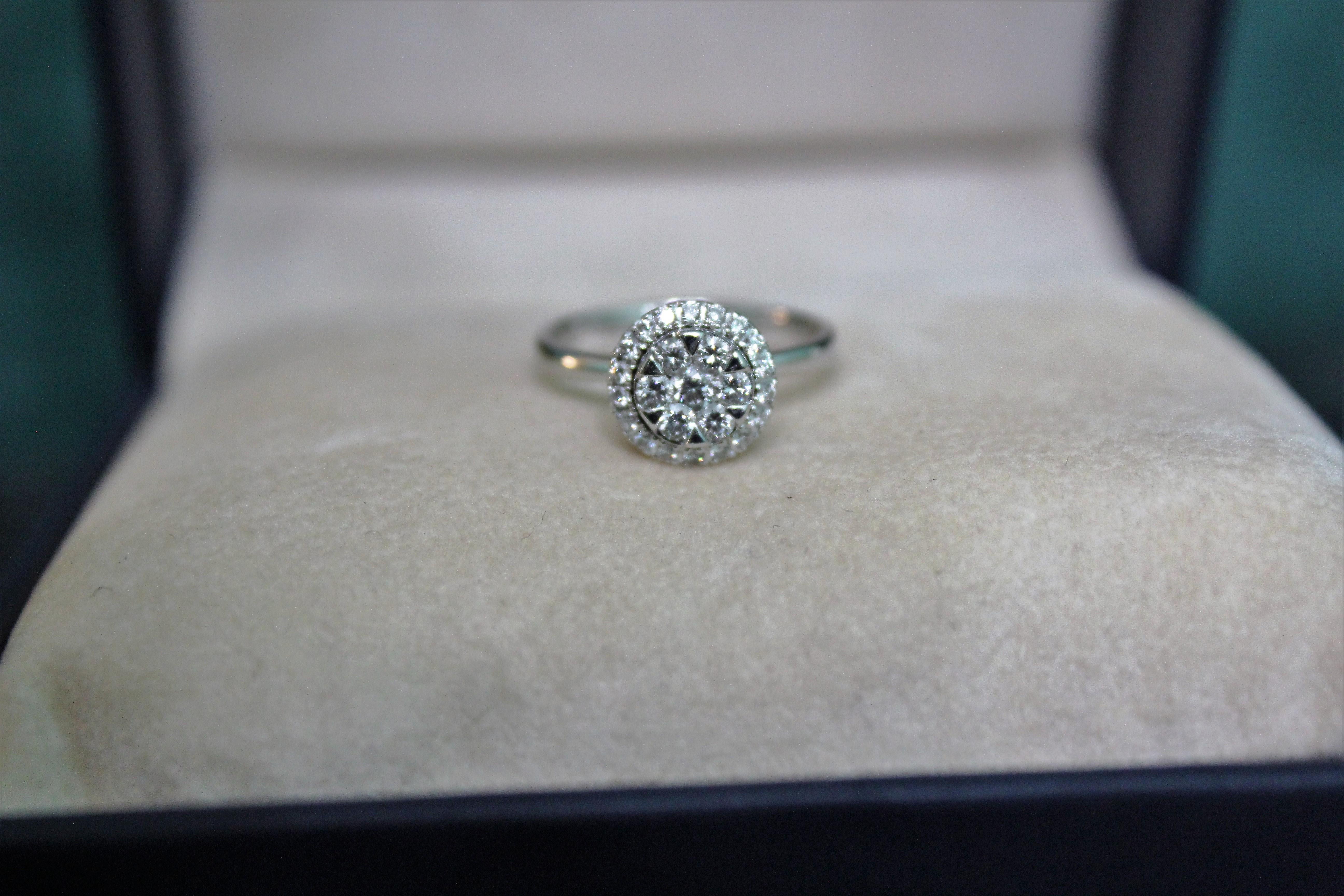 Elegant white 18k gold dome engagement ring with 0.45 ct total diamonds, G/H colour, vvs purity.

Size: USA 6.5     -      Italy 14

