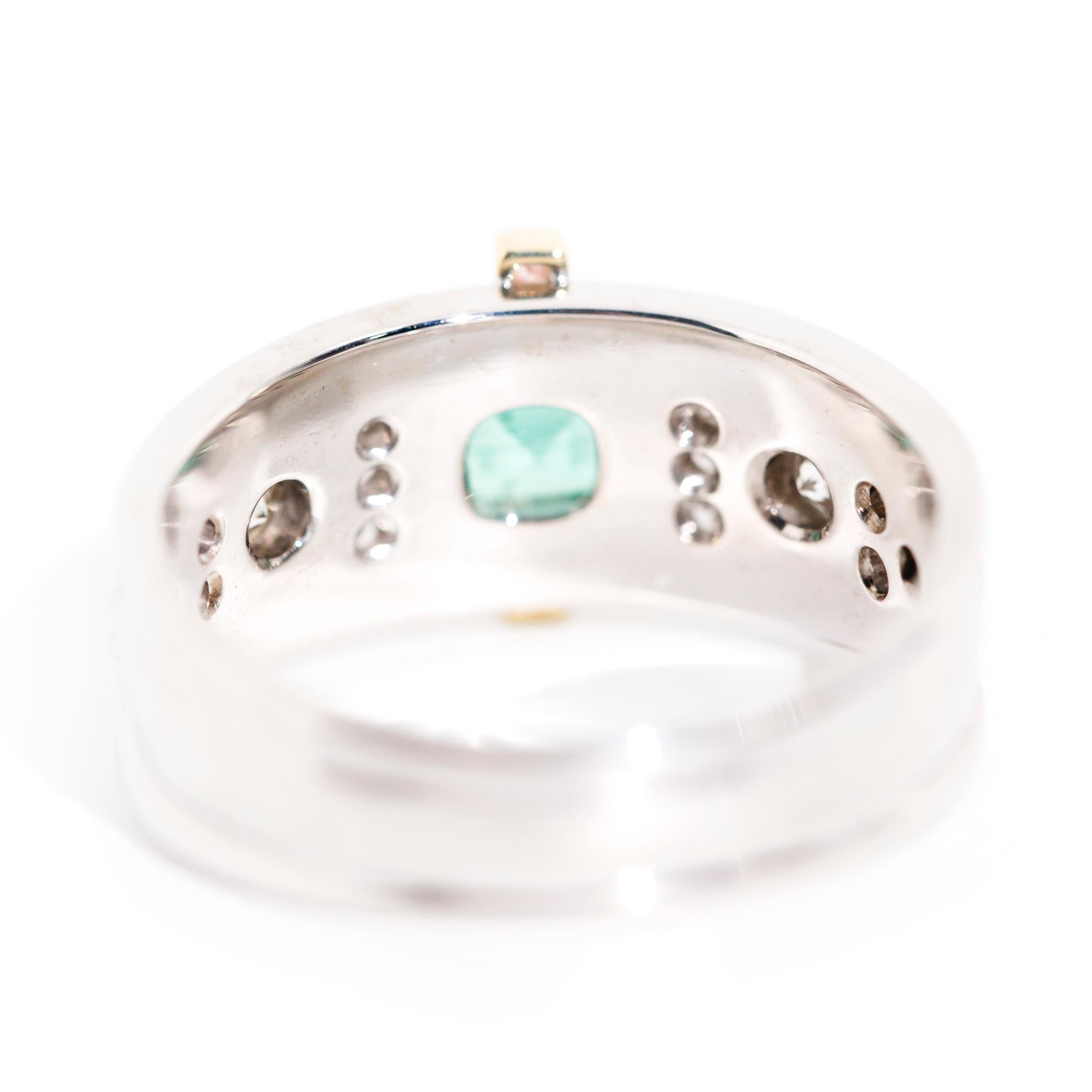 0.45 Carat Green Natural Emerald Diamond Vintage Men's Ring in 9 Carat Gold 3