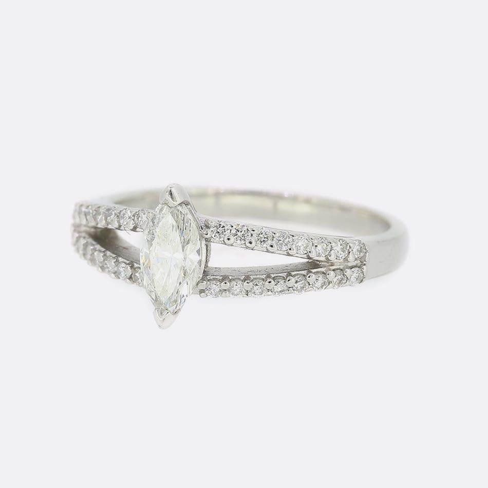 0.45 Carat Marquise Cut Diamond Ring In Good Condition For Sale In London, GB