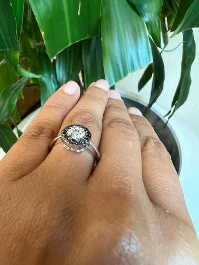 0,45 Karat Natürlicher Schwarzer Weißer Diamant Weißgold Ring im Angebot 1