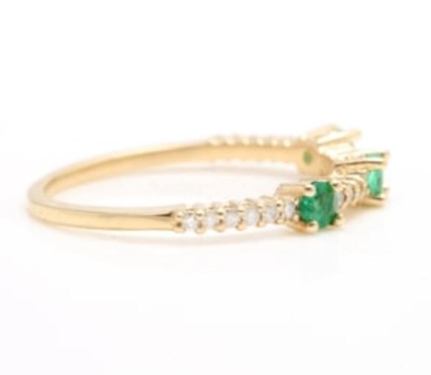 Round Cut 0.45 Carat Natural Emerald and Diamond 14 Karat Solid Yellow Gold Ring For Sale