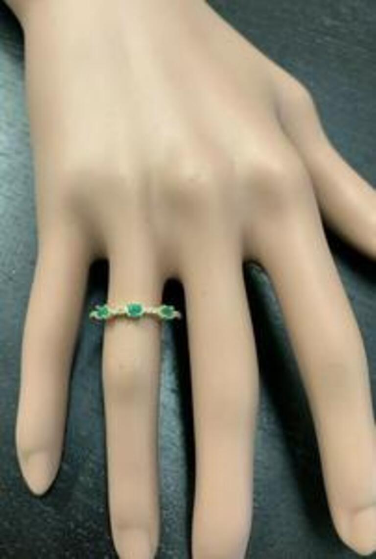 0.45 Carat Natural Emerald and Diamond 14 Karat Solid Yellow Gold Ring For Sale 1