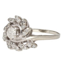 Anillo de compromiso floral de oro blanco de 14 quilates con halo de diamantes talla europea antigua de 0,45 quilates