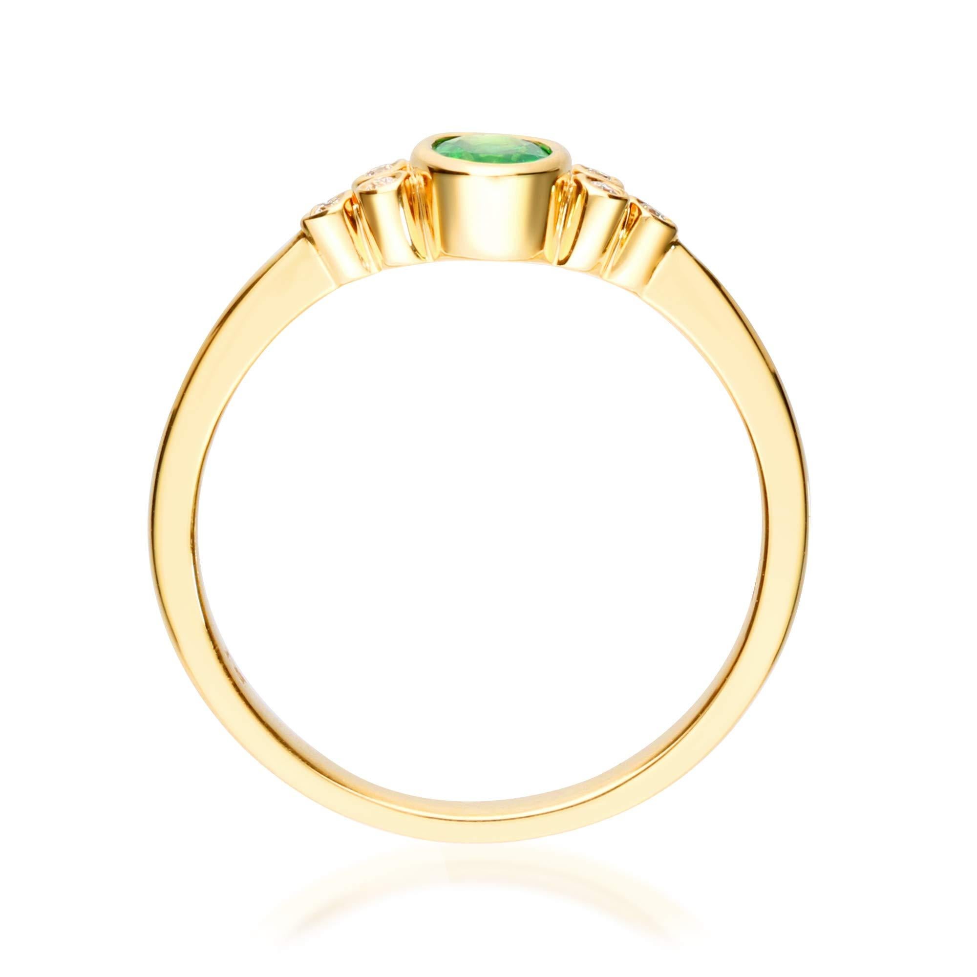 0,45 Karat Ovalschliff Smaragd mit Diamant-Akzenten 10K Gelbgold Ring im Zustand „Neu“ im Angebot in New York, NY