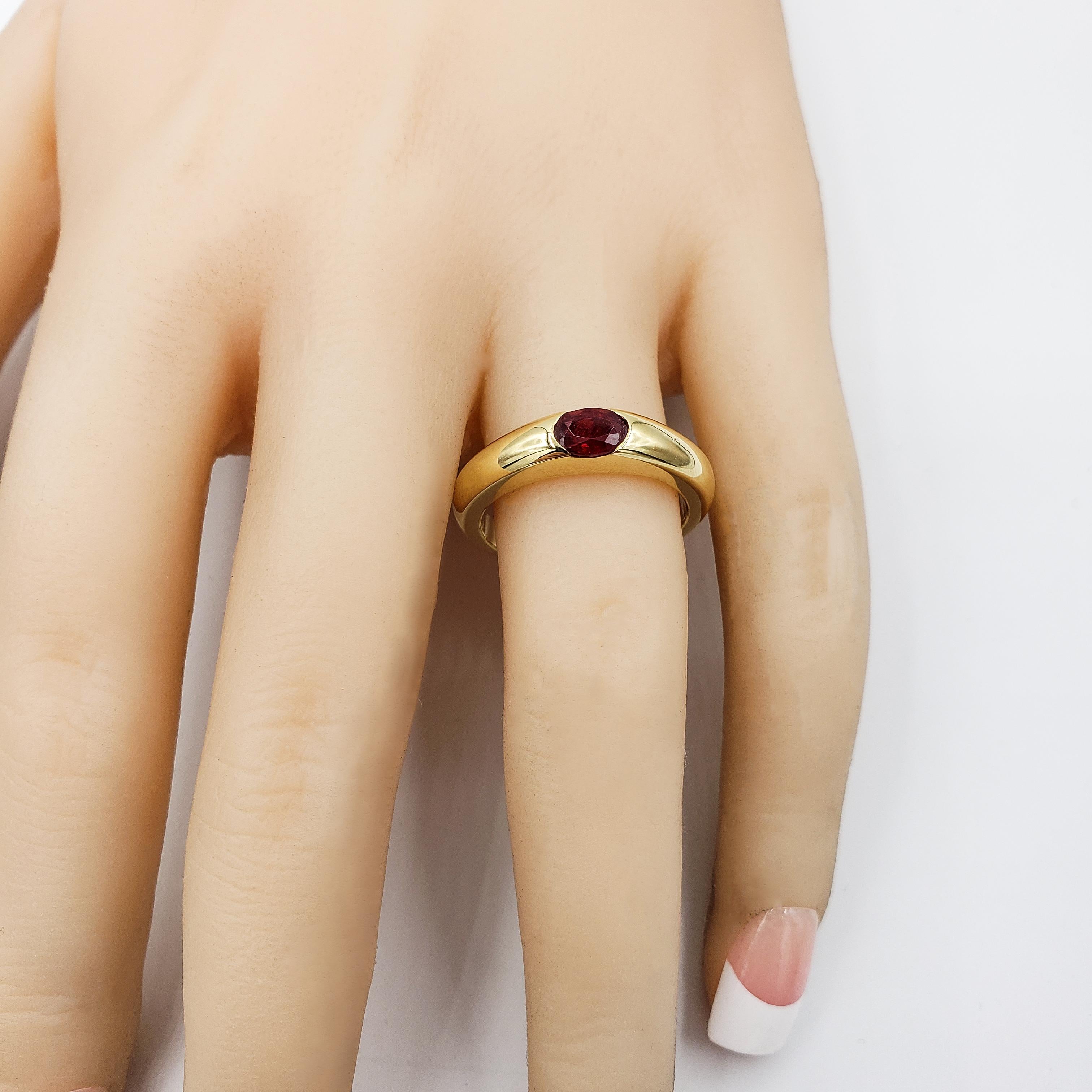 0.45 Carats Total Oval Cut Ruby Solitaire Wedding Band in Yellow Gold For Sale 3
