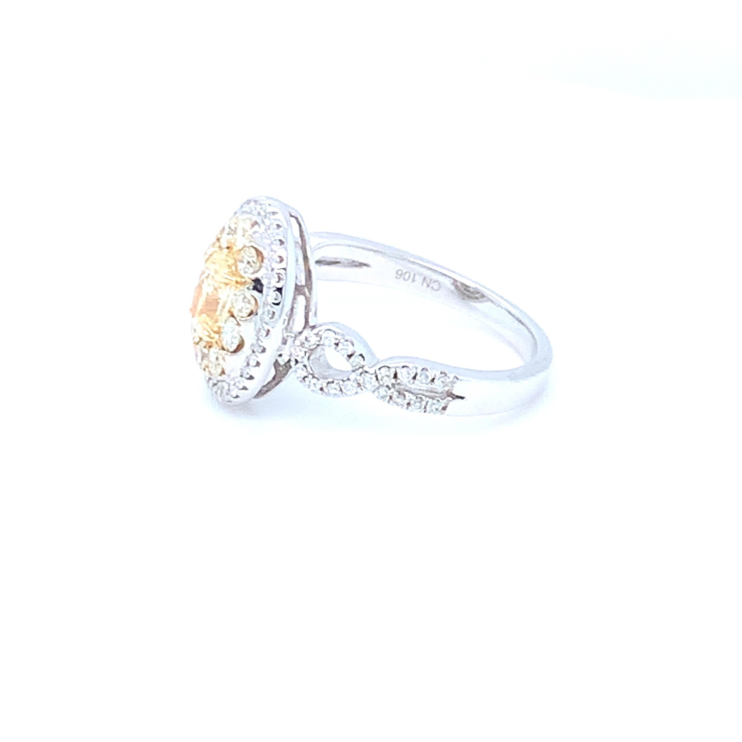 0,45 quilates Diamante Amarillo Ovalado Diamante Blanco Halo Anillo engastado en oro de 14 quilates en venta 4