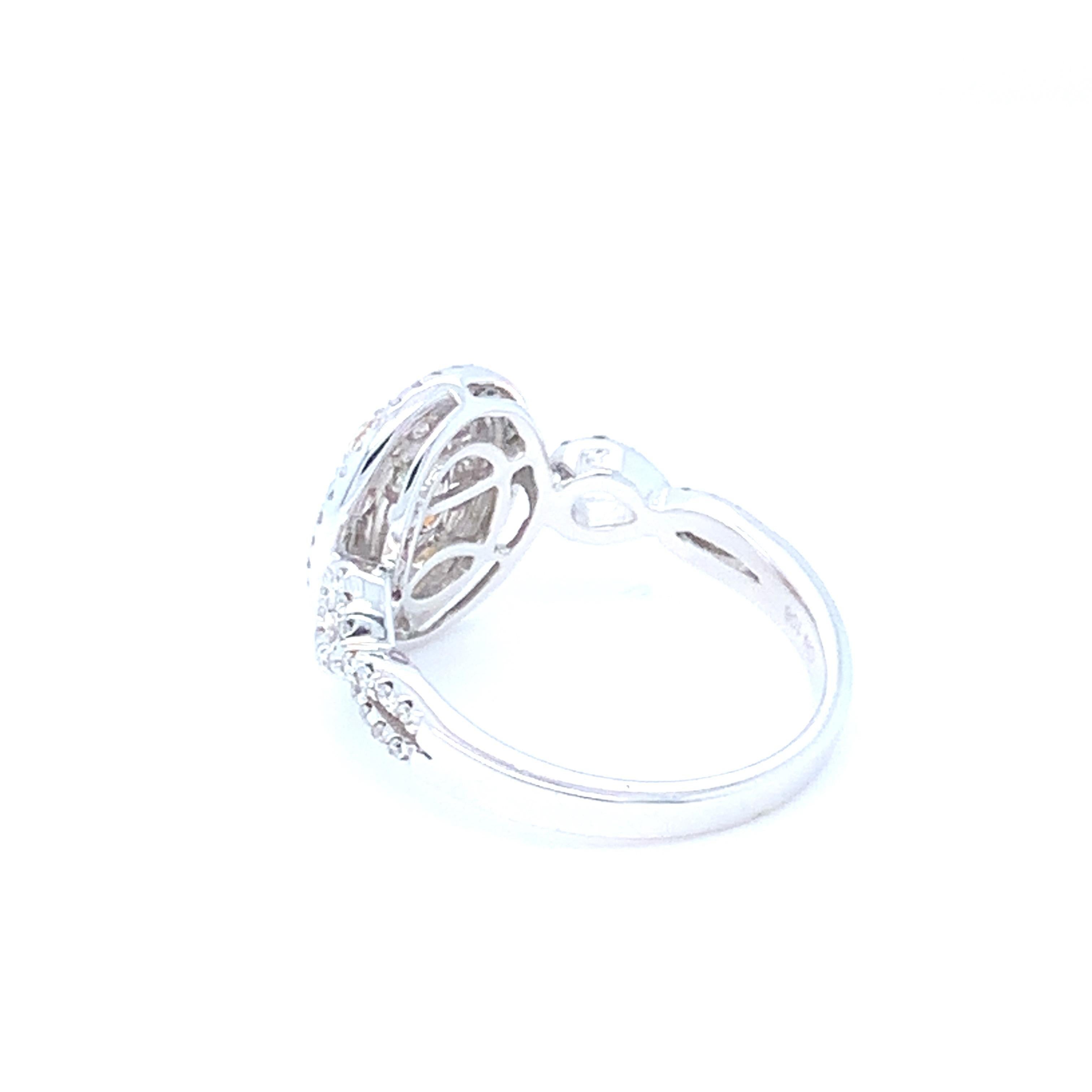 0,45 quilates Diamante Amarillo Ovalado Diamante Blanco Halo Anillo engastado en oro de 14 quilates en venta 5