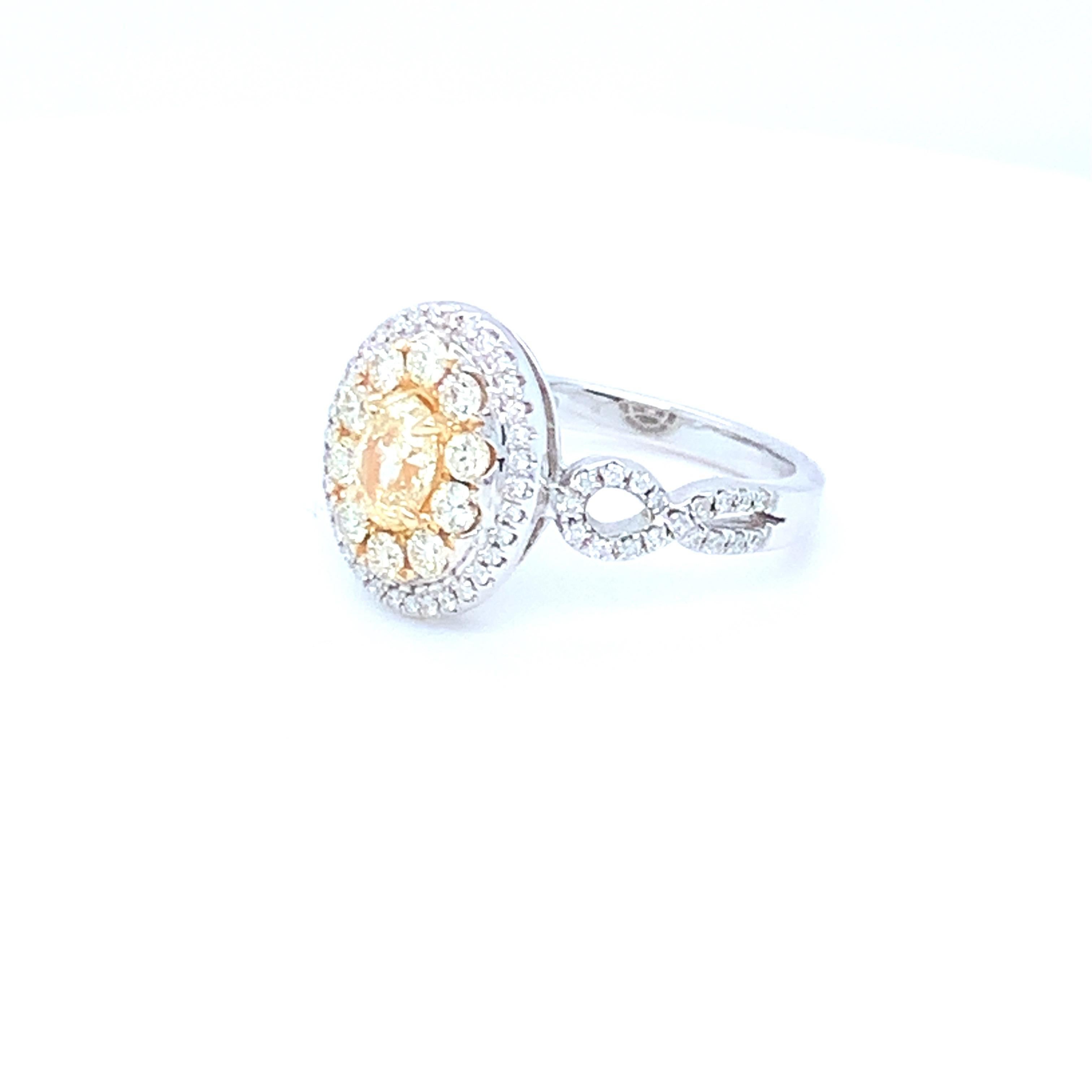 0,45 quilates Diamante Amarillo Ovalado Diamante Blanco Halo Anillo engastado en oro de 14 quilates en venta 7
