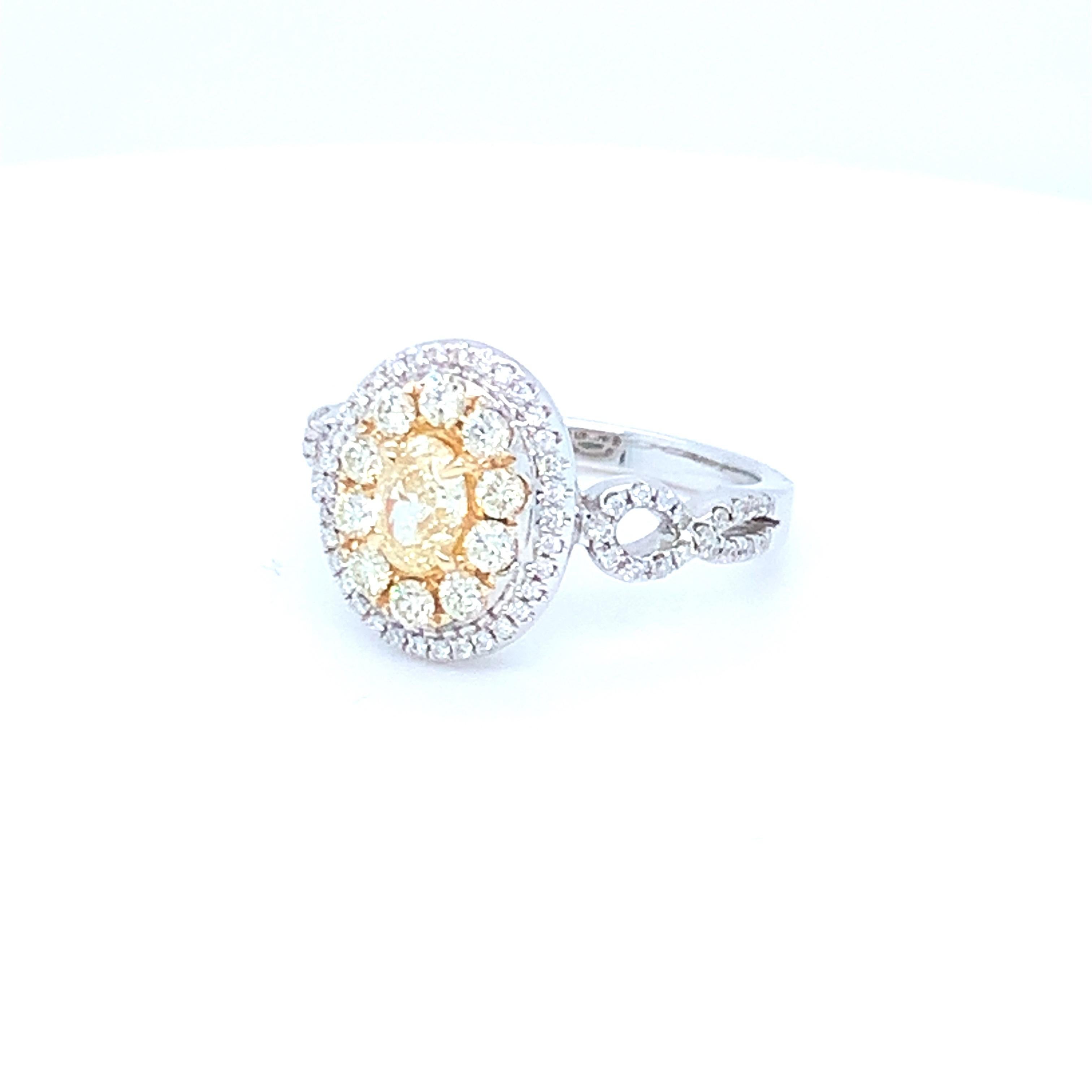 0,45 quilates Diamante Amarillo Ovalado Diamante Blanco Halo Anillo engastado en oro de 14 quilates en venta 8