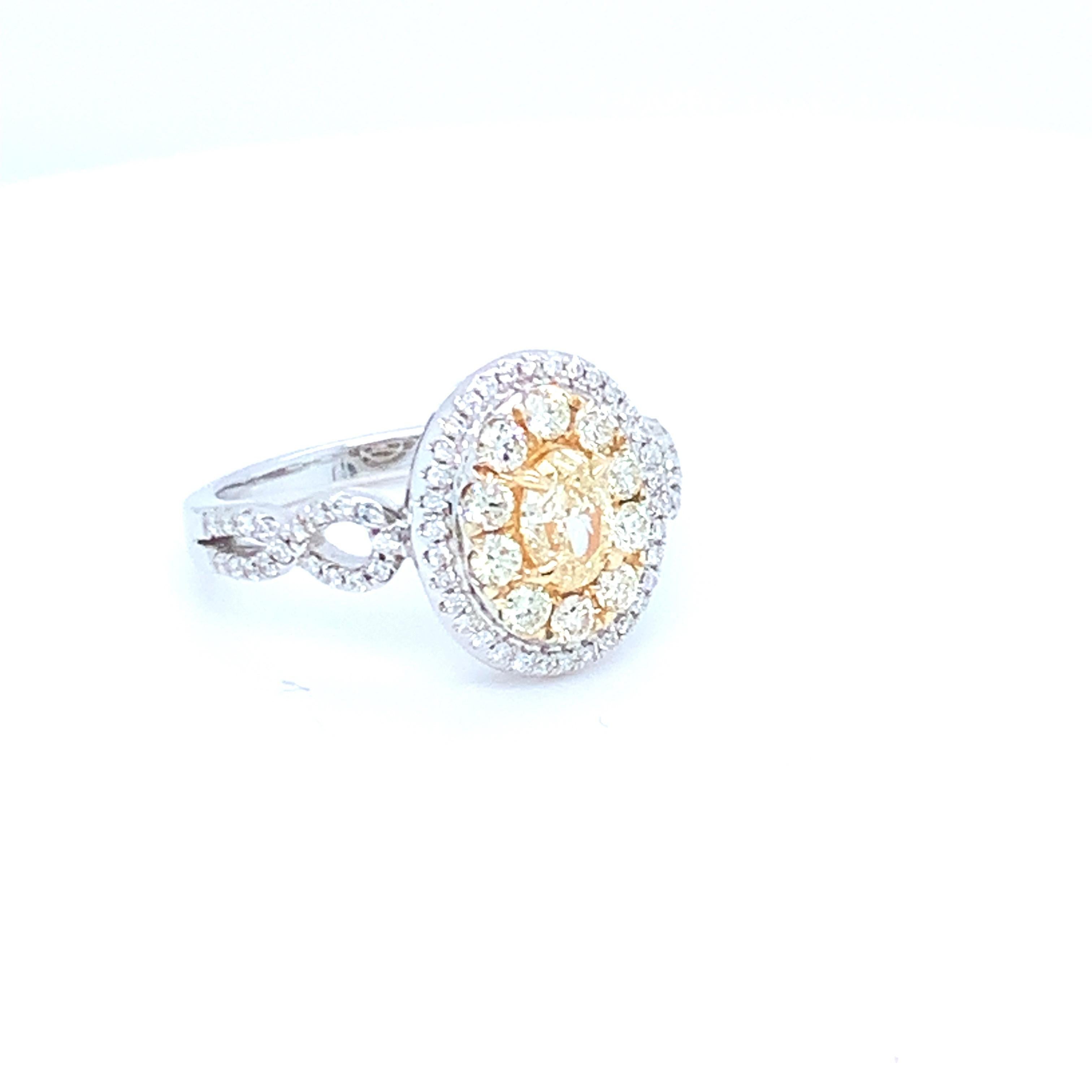 0,45 quilates Diamante Amarillo Ovalado Diamante Blanco Halo Anillo engastado en oro de 14 quilates Corte oval en venta