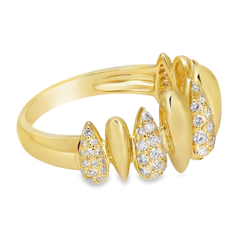 For Sale:  0.45 Carat Round Cut Diamond Fashion Ring 18K Yellow Gold 3