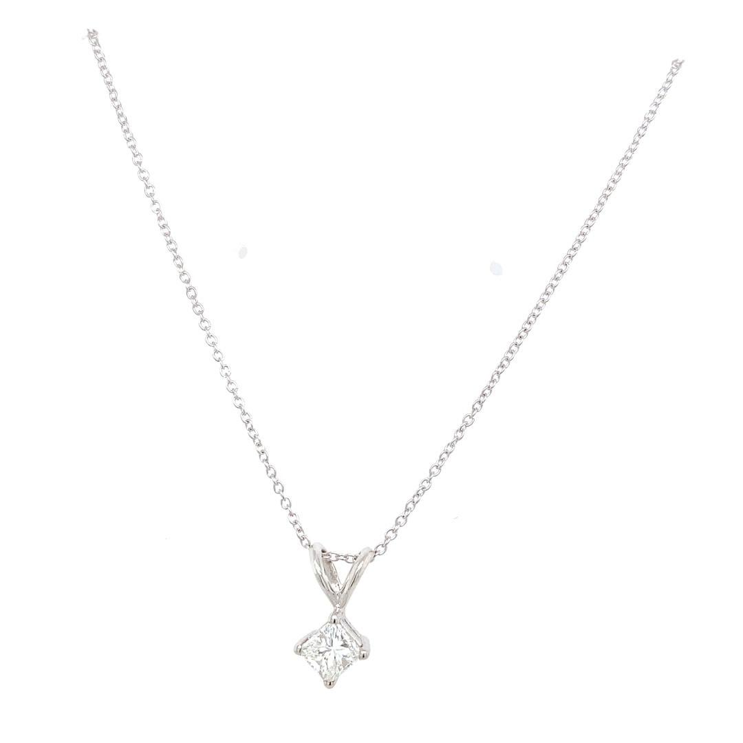 0.45ct F/VS Purity Princess Cut Diamond, Set In 18ct White Gold Pendant

This stunning 18ct White Gold pendant features a 0.45ct princess cut Diamond with a clarity of VS1 and a colour of F. It comes with an 18ct White Gold 18-inch chain and a