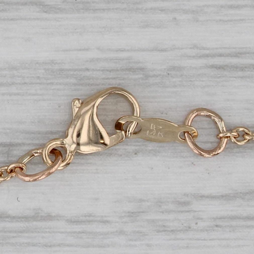 da uomo o donna Collana con ciondolo floreale in oro giallo 14k da 0,45 ctw con zaffiro e diamante in vendita