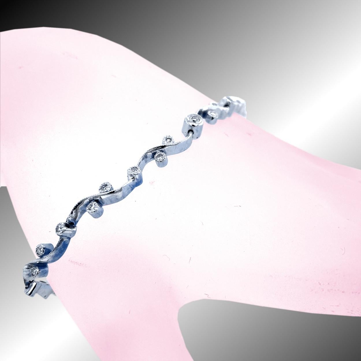 Bracelet en or 14 carats en forme de S avec diamants ronds sertis en lunette de 0,46 carat Pour femmes en vente