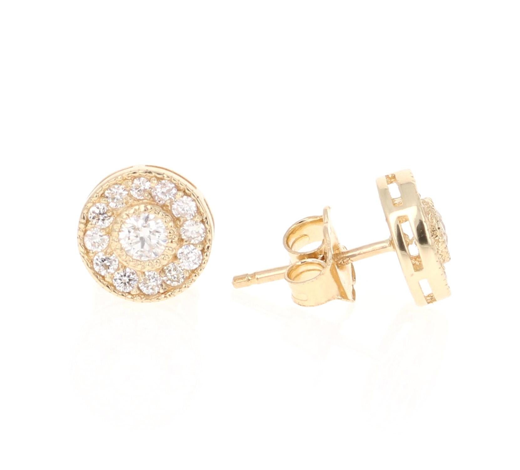 
Ces boucles d'oreilles contiennent 2 diamants ronds de 0,19 carat et 24 diamants ronds de 0,27 carat. Le poids total en carats des boucles d'oreilles est de 0.46 carats. (Clarté : SI, Couleur : F)

Ils sont en or jaune 14 carats et mesurent 7 mm.