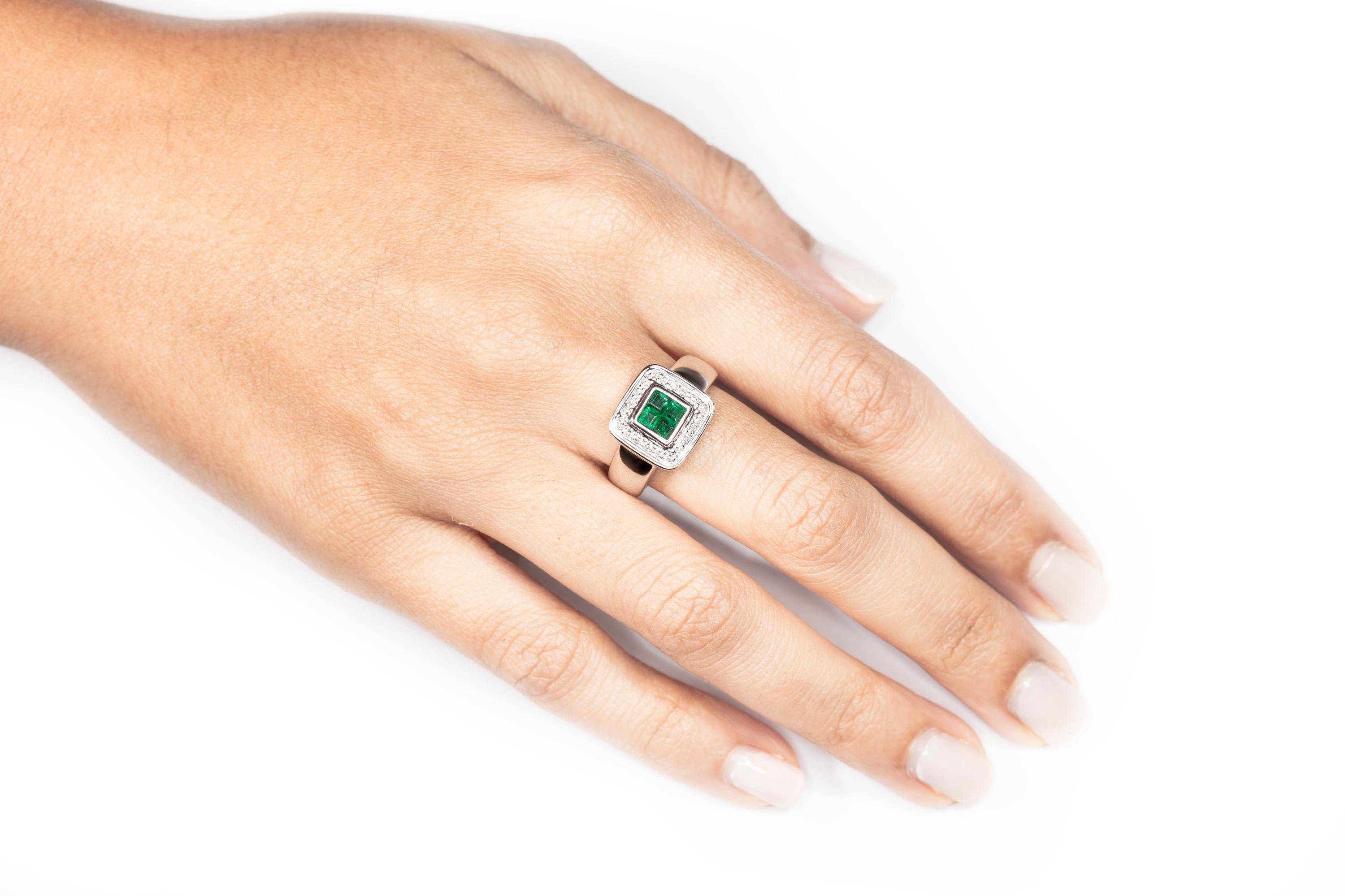 0.46 Carat Emerald White Diamond 18 Karat White Gold Geometric Cocktail Ring In New Condition For Sale In Hong Kong, Kowloon