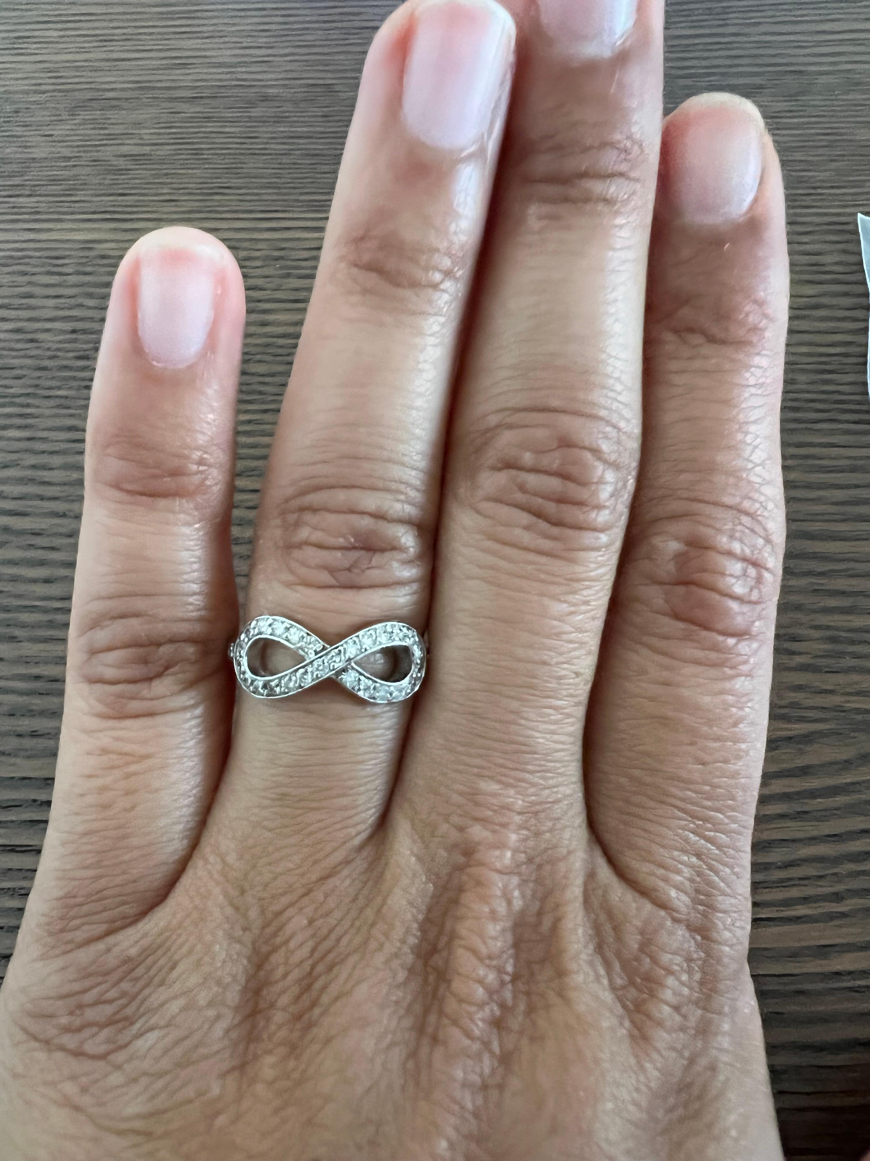 Round Cut 0.46 Carat Infinity Diamond 14 Karat White Gold Ring For Sale