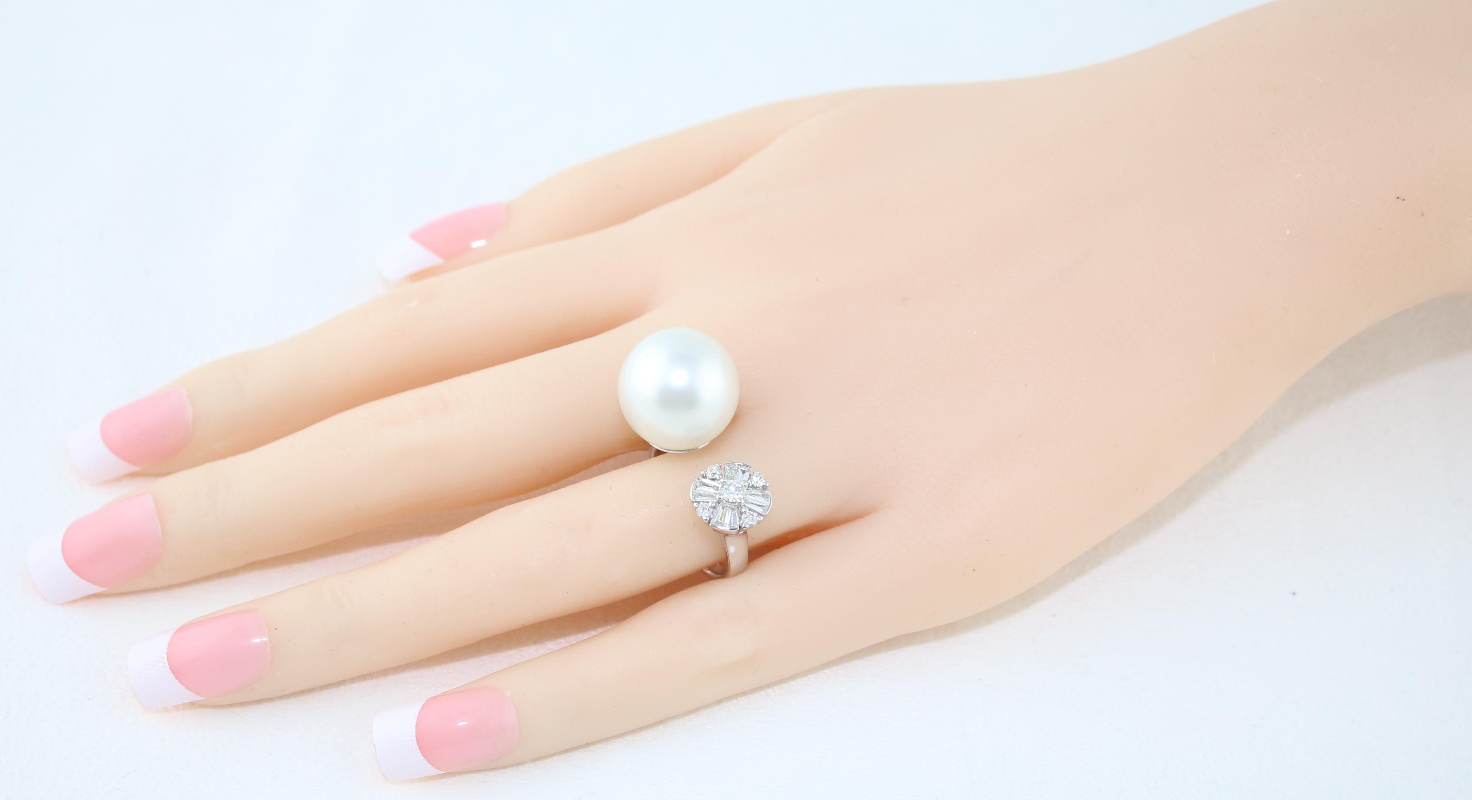 Contemporary 0.46 Carat Diamond and South Sea Pearl Between The Finger Gold Ring For Sale