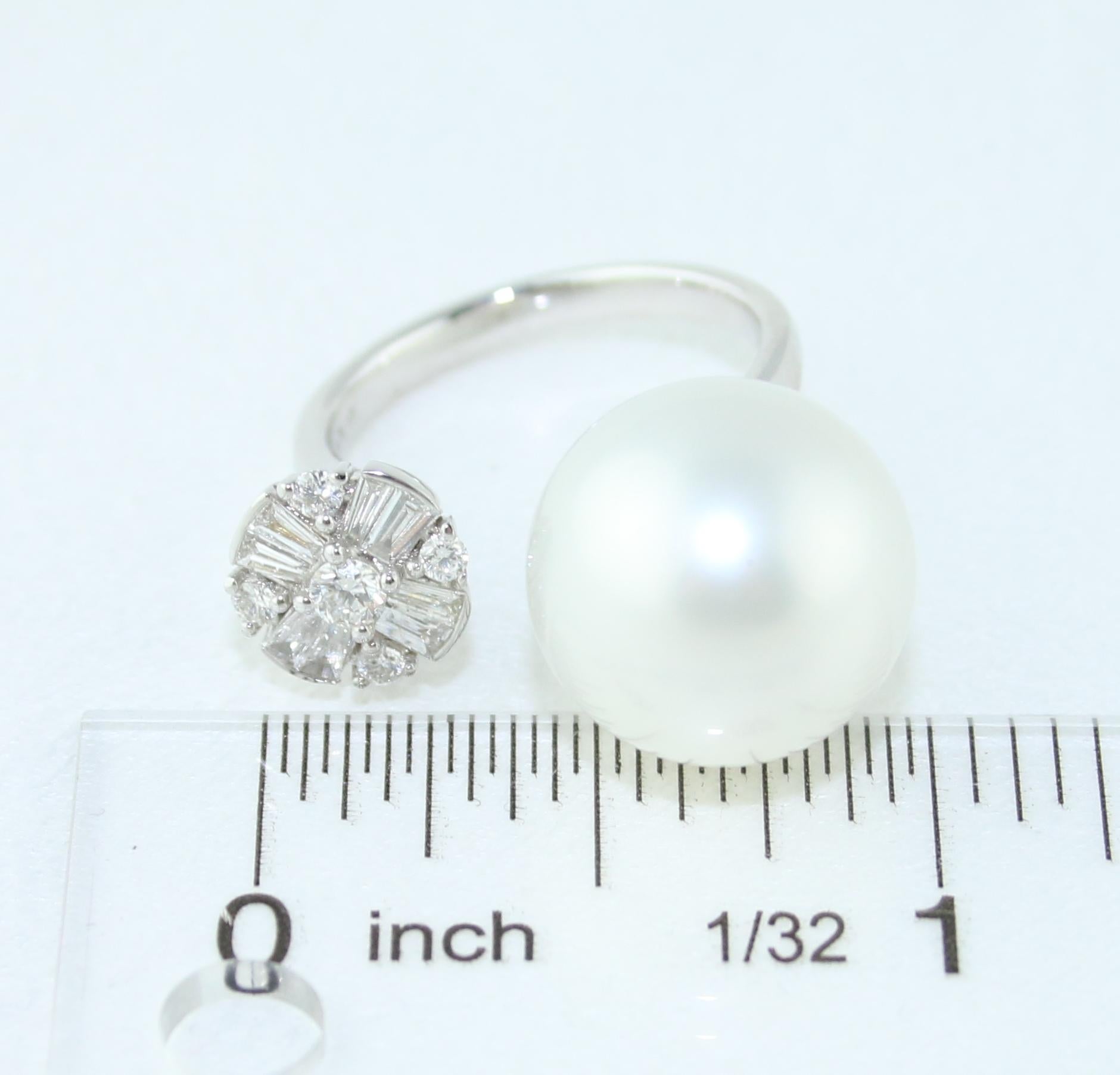 0.46 Carat Diamond and South Sea Pearl Between The Finger Gold Ring In New Condition For Sale In New York, NY