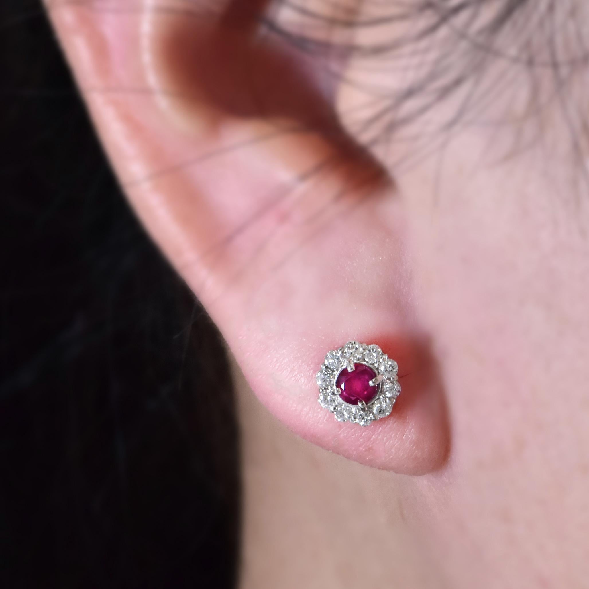 0,46 Karat natürliche burmesische Rubine und Diamanten Ohrringe aus Platin (Rundschliff) im Angebot