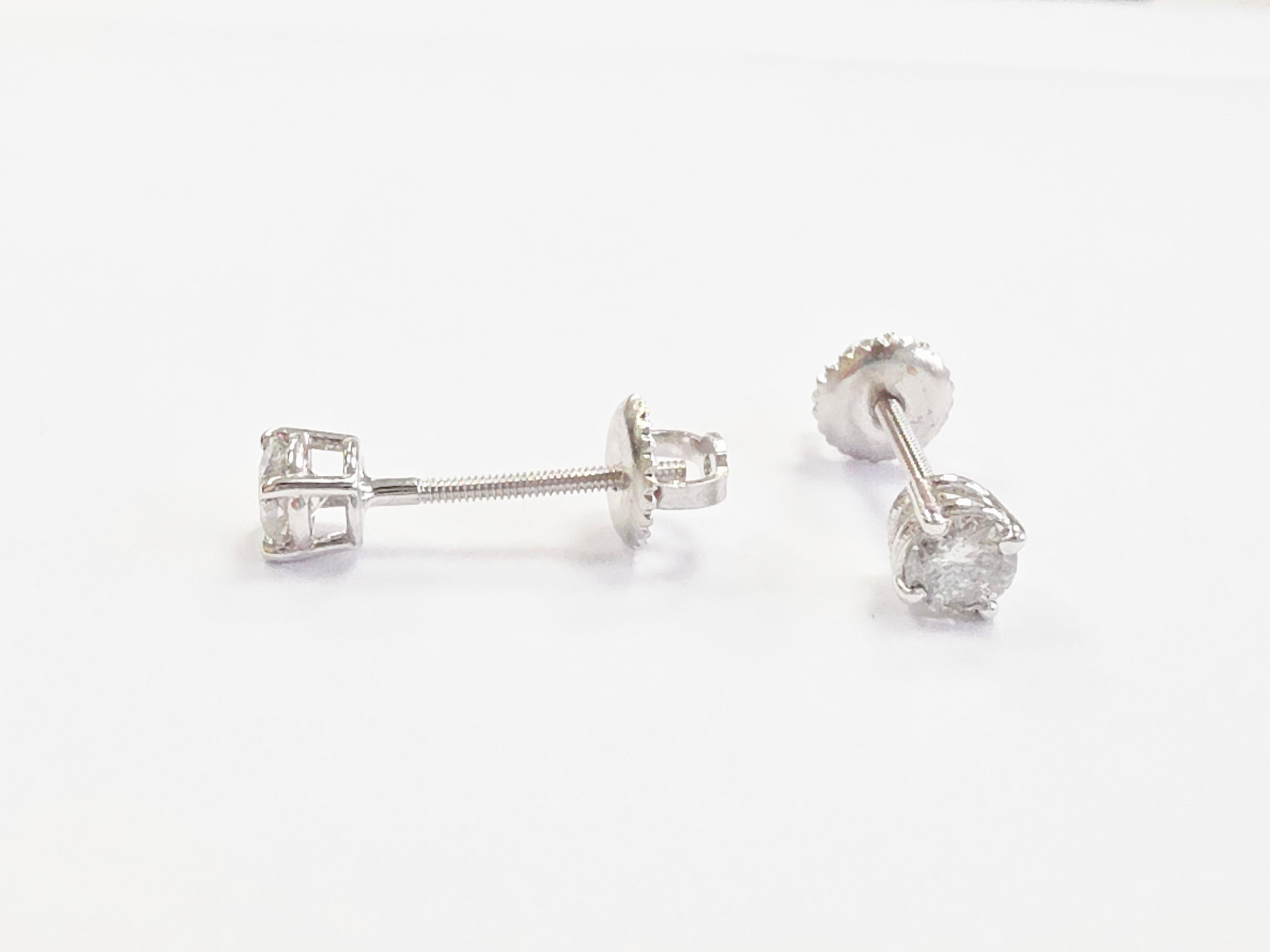 Borchie con diamante naturale di forma rotonda da 0,46 carati in oro bianco 14 carati In condizioni Nuovo in vendita a Great Neck Plaza, NY