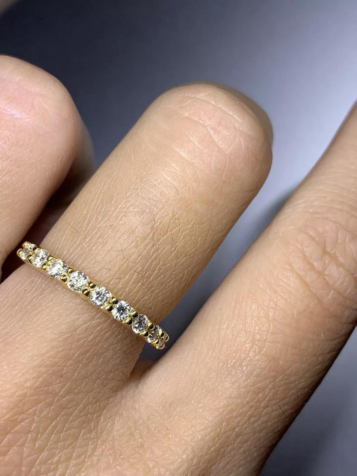 0.46ct Diamond Eternity Half Engagement Wedding Ring Band In 18k Yellow Gold.

Bague de fiançailles d'éternité en or jaune 18ct et diamant rond.

Poids total des diamants 0,46ct Couleur F VS1 Clarté

Poinçonné.

La bague peut être