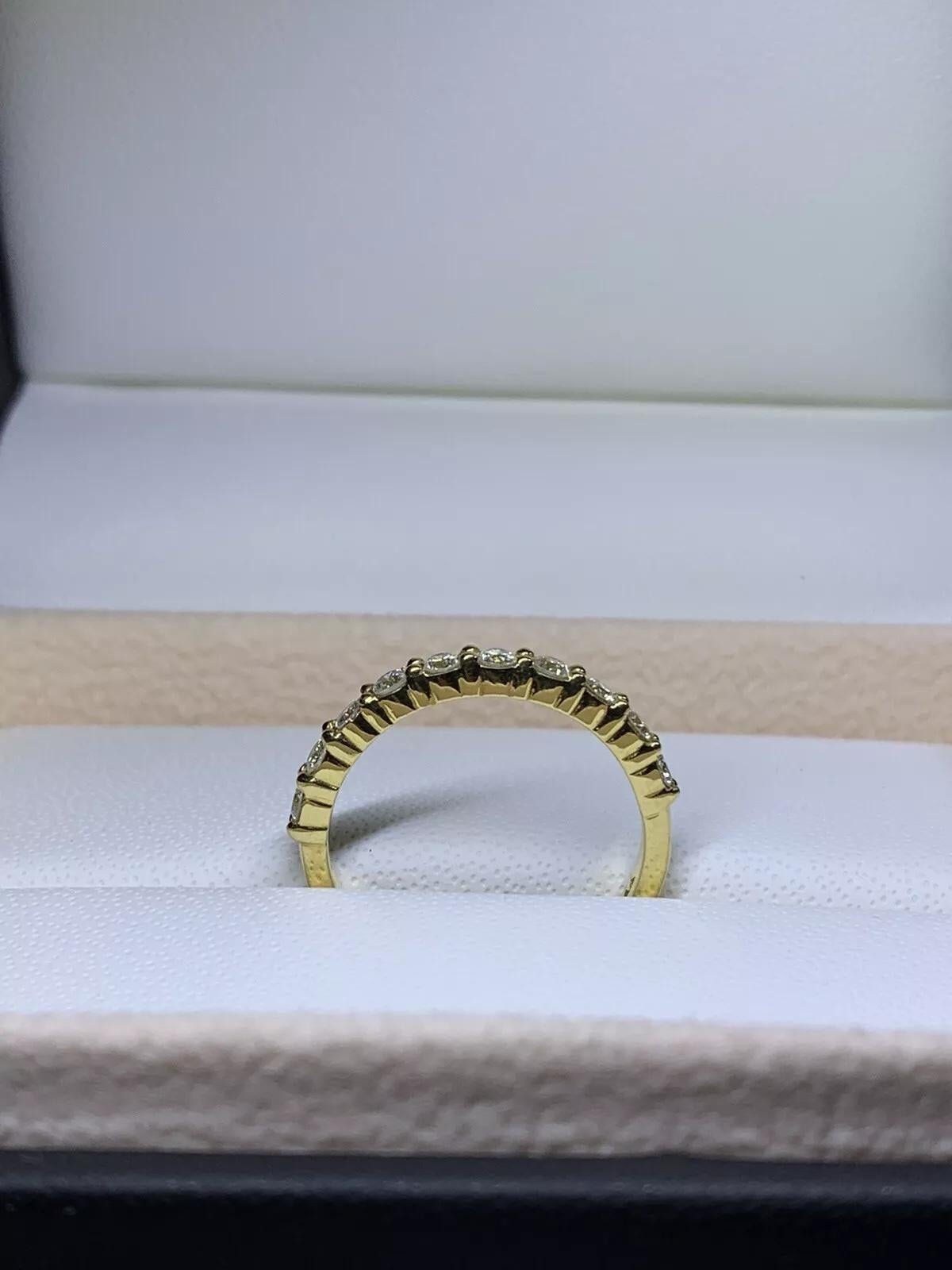 Taille ronde Bague de fiançailles éternité en or jaune 18 carats avec diamants de 0,46 carat en vente