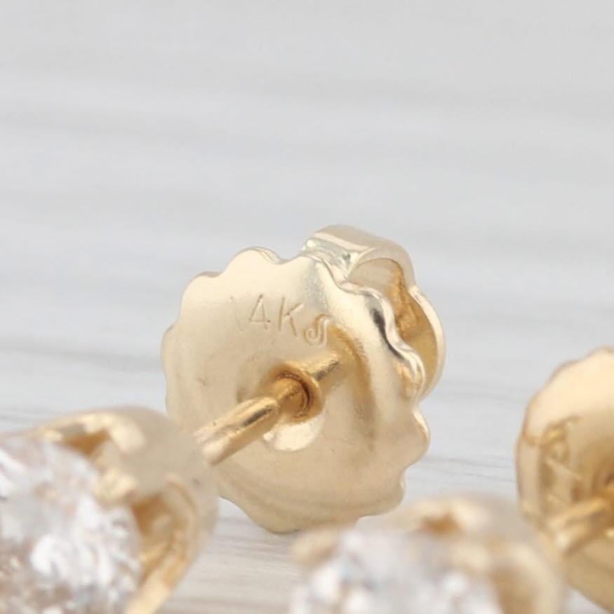 Clous d'oreilles solitaires ronds en or jaune 14 carats avec diamants de 0,46 carat Pour femmes en vente