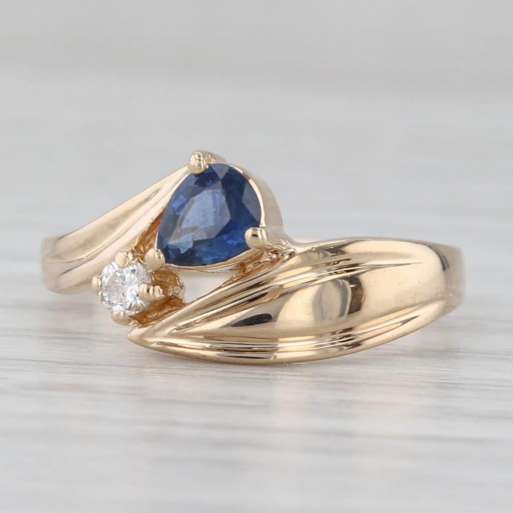 0.46ctw Pear Blue Diamond Bypass Ring 14k Yellow Gold Size 7.75 en vente 1