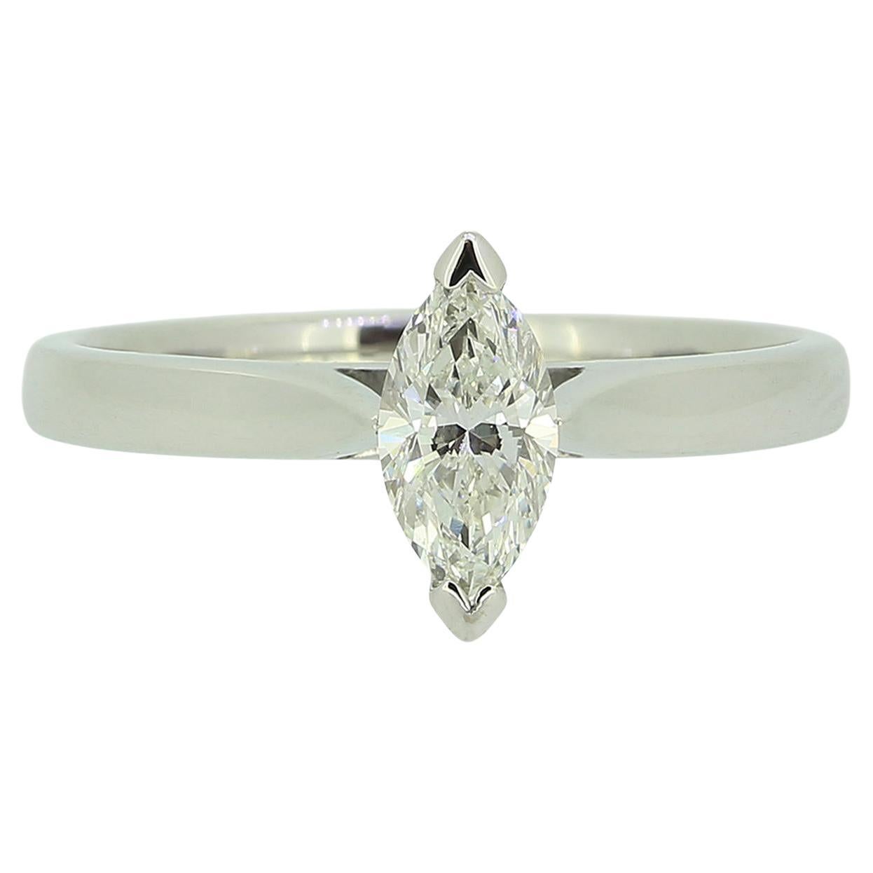 Anillo solitario de diamantes marquesa de 0,47 quilates en venta