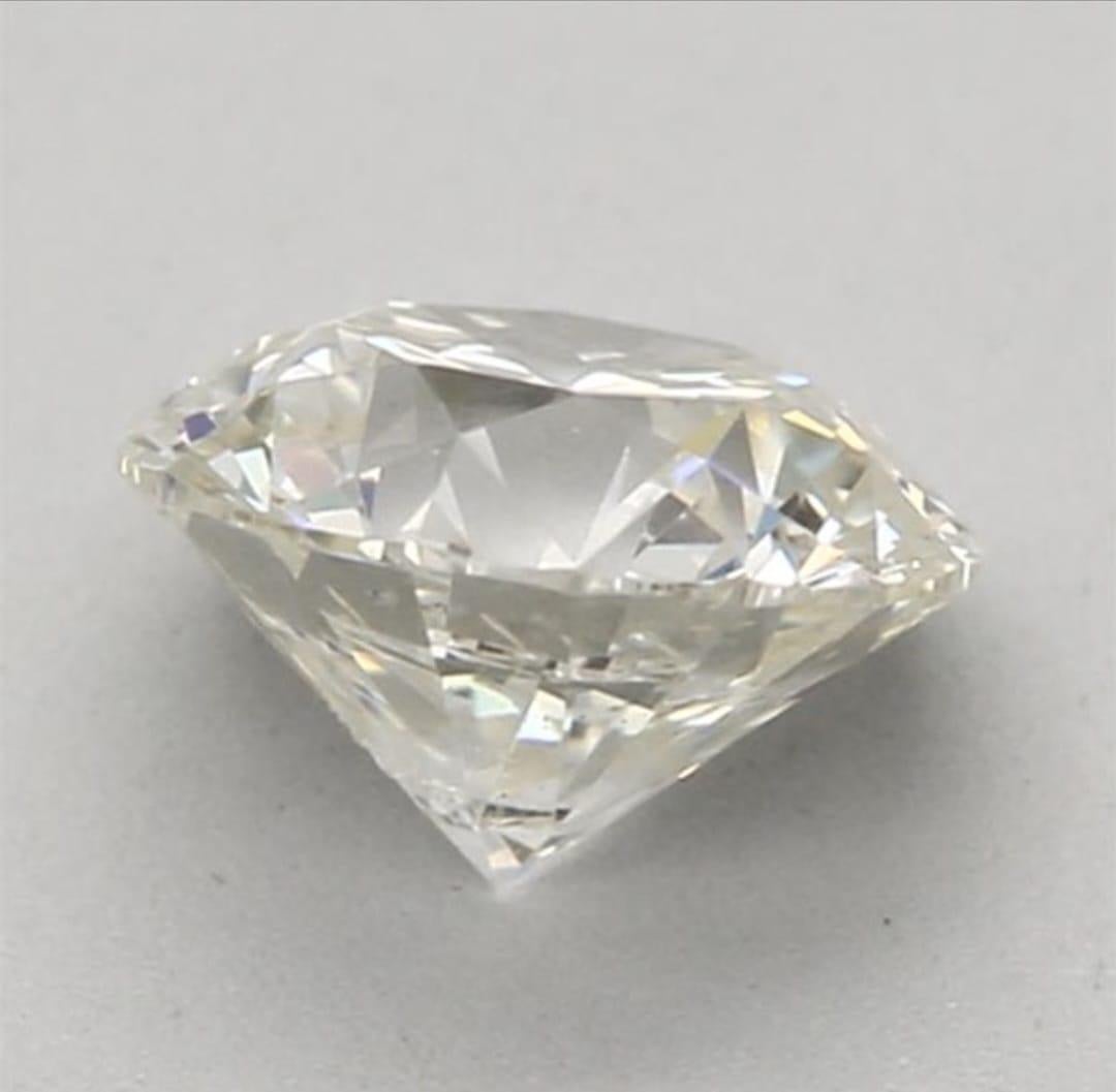 Women's or Men's 0.47 Carat Round shaped diamond SI1 Clarity GIA Certified For Sale