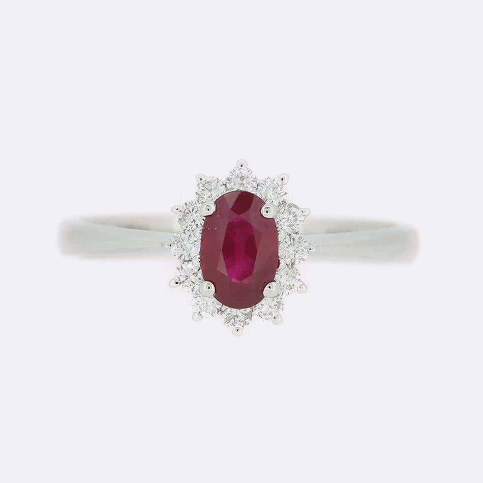0.47 Carat Ruby and Diamond Cluster Ring In Good Condition For Sale In London, GB