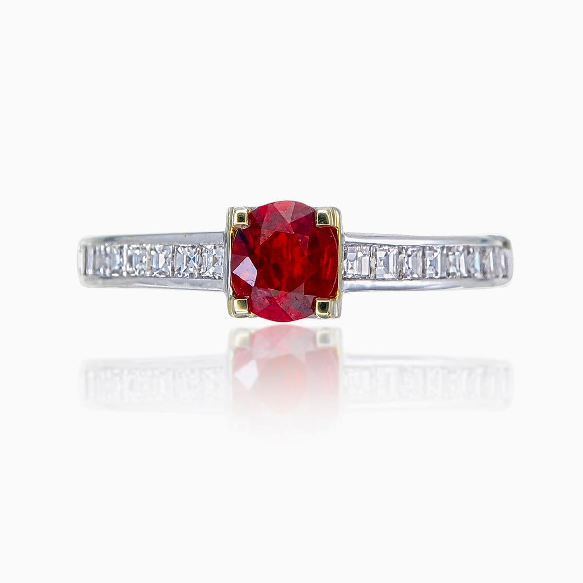 Anillo de rubí talla oval de 0,47 quilates con diamantes en oro blanco de 18 quilates en Nuevo estado para la venta en Bangkok, TH