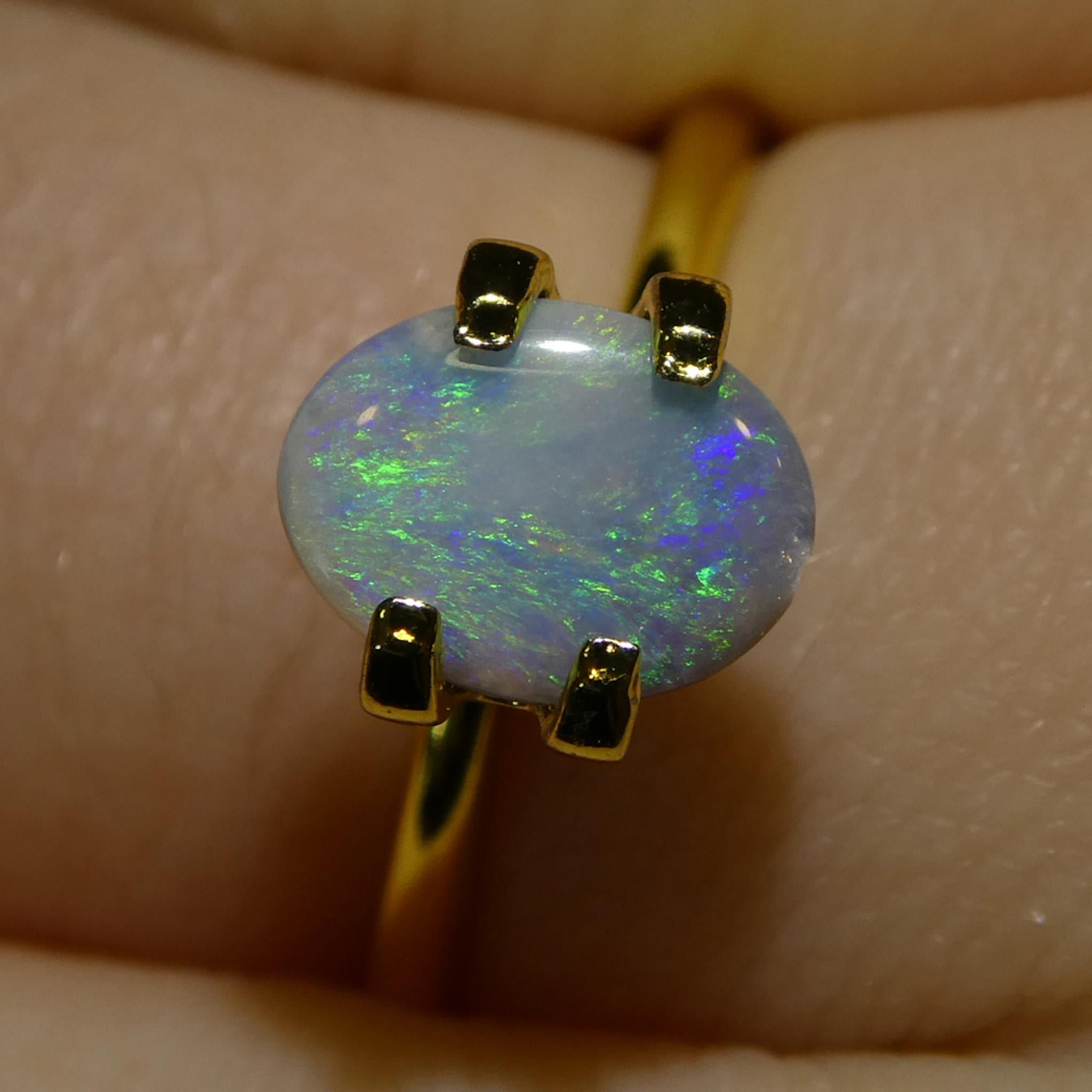 Beschreibung:

Edelstein-Typ: Opal 
Anzahl von Steinen: 1
Gewicht: 0,47 Karat
Abmessungen: 8,12 x 6,13 x 1,41 mm
Die Form: Oval
Schliffart: Cabochon
Schnittstil Krone: 
Cutting Style Pavilion:  
Durchsichtigkeit: Transluzent
Klarheit: N/A
Farbe: