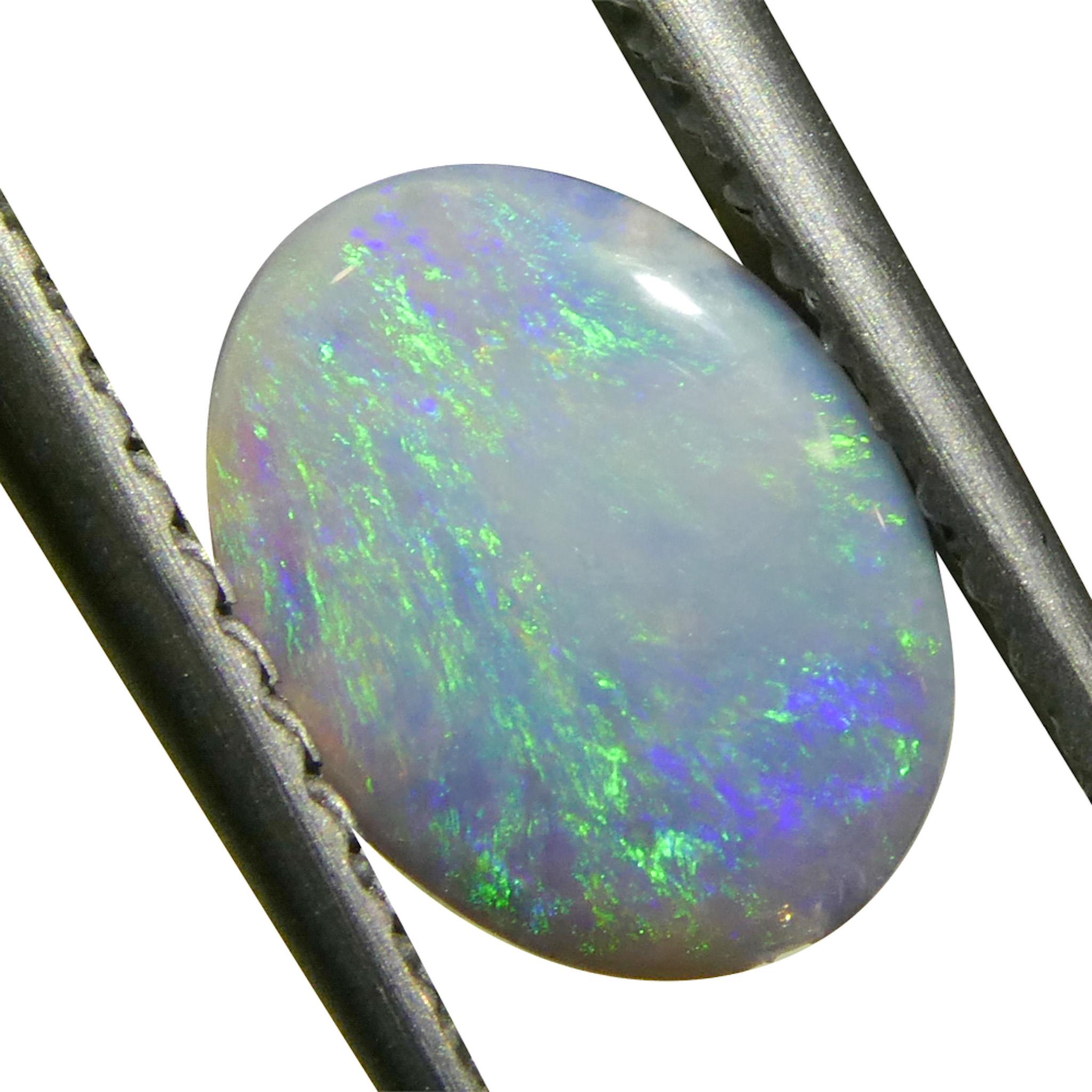 0.47 Karat ovaler weißer Opal mit Cabochonschliff aus Australien (Ovalschliff) im Angebot