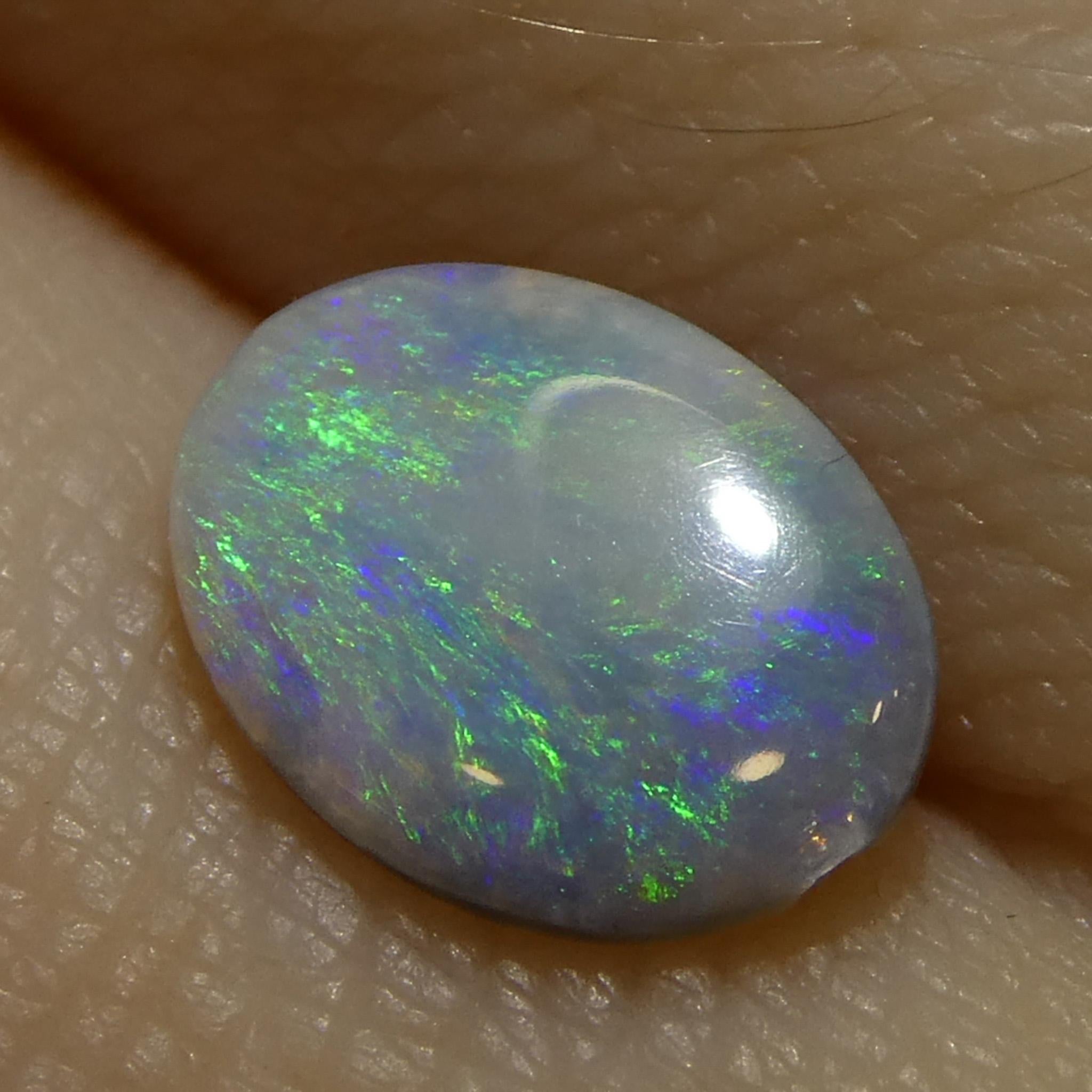 0.47 Karat ovaler weißer Opal mit Cabochonschliff aus Australien im Angebot 1