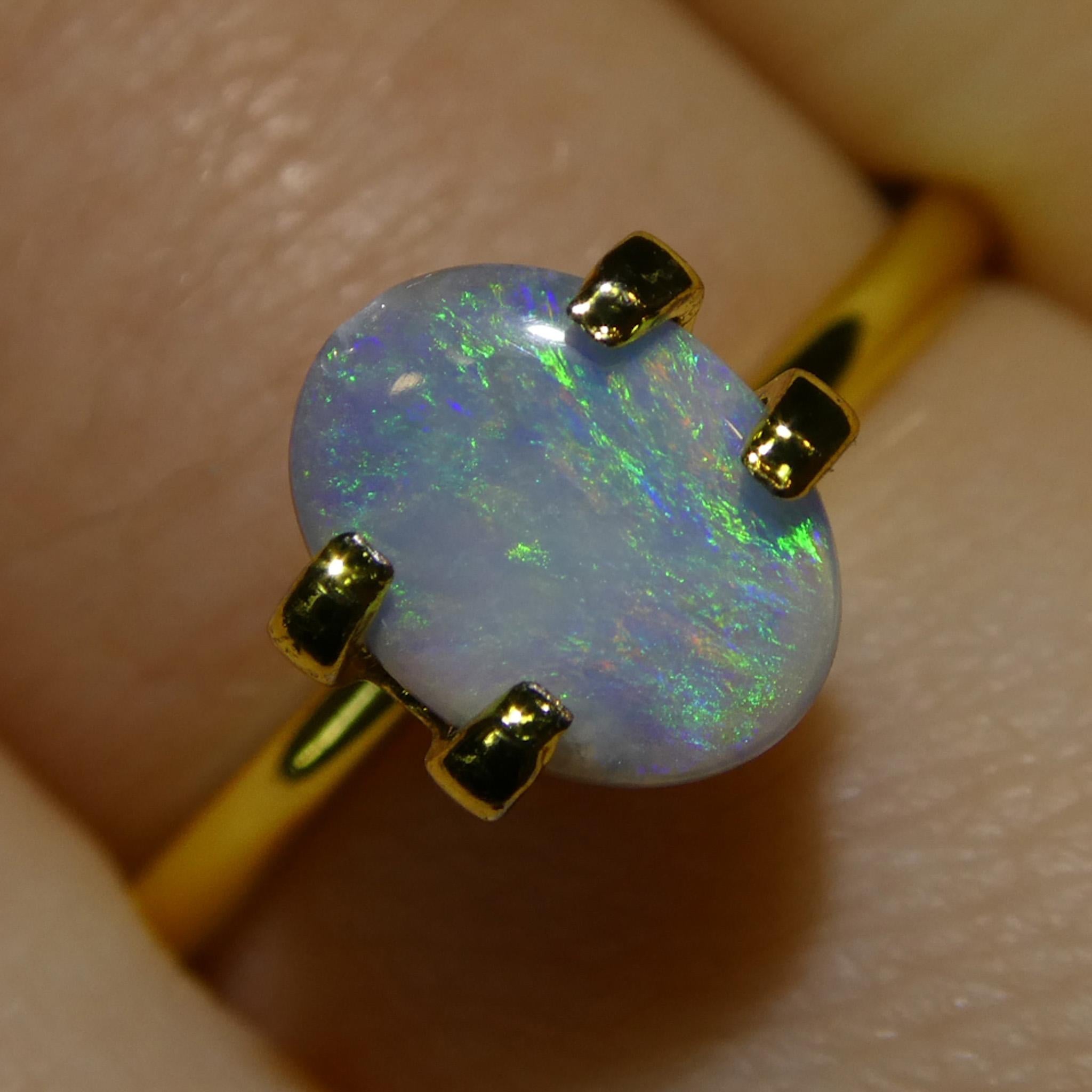 0.47 Karat ovaler weißer Opal mit Cabochonschliff aus Australien im Angebot 3