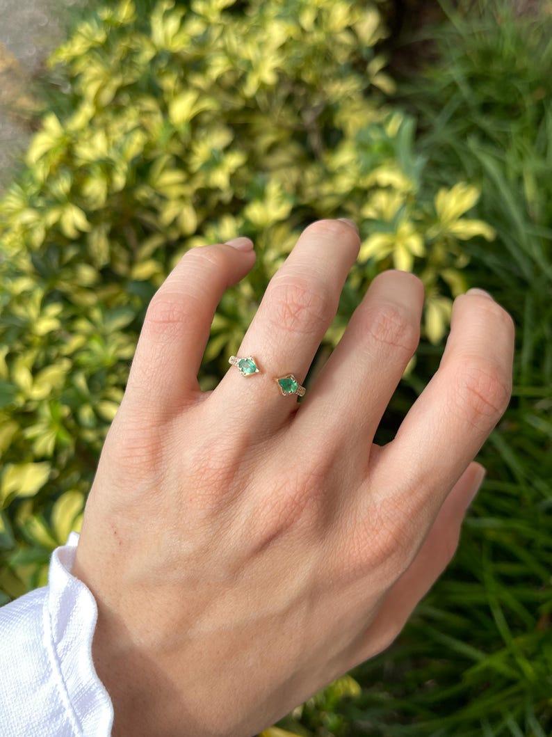 0,47tcw 14K Smaragd & Diamant Stacker-Ring - Birnenschliff Pave Akzente 585 Gold im Zustand „Neu“ im Angebot in Jupiter, FL