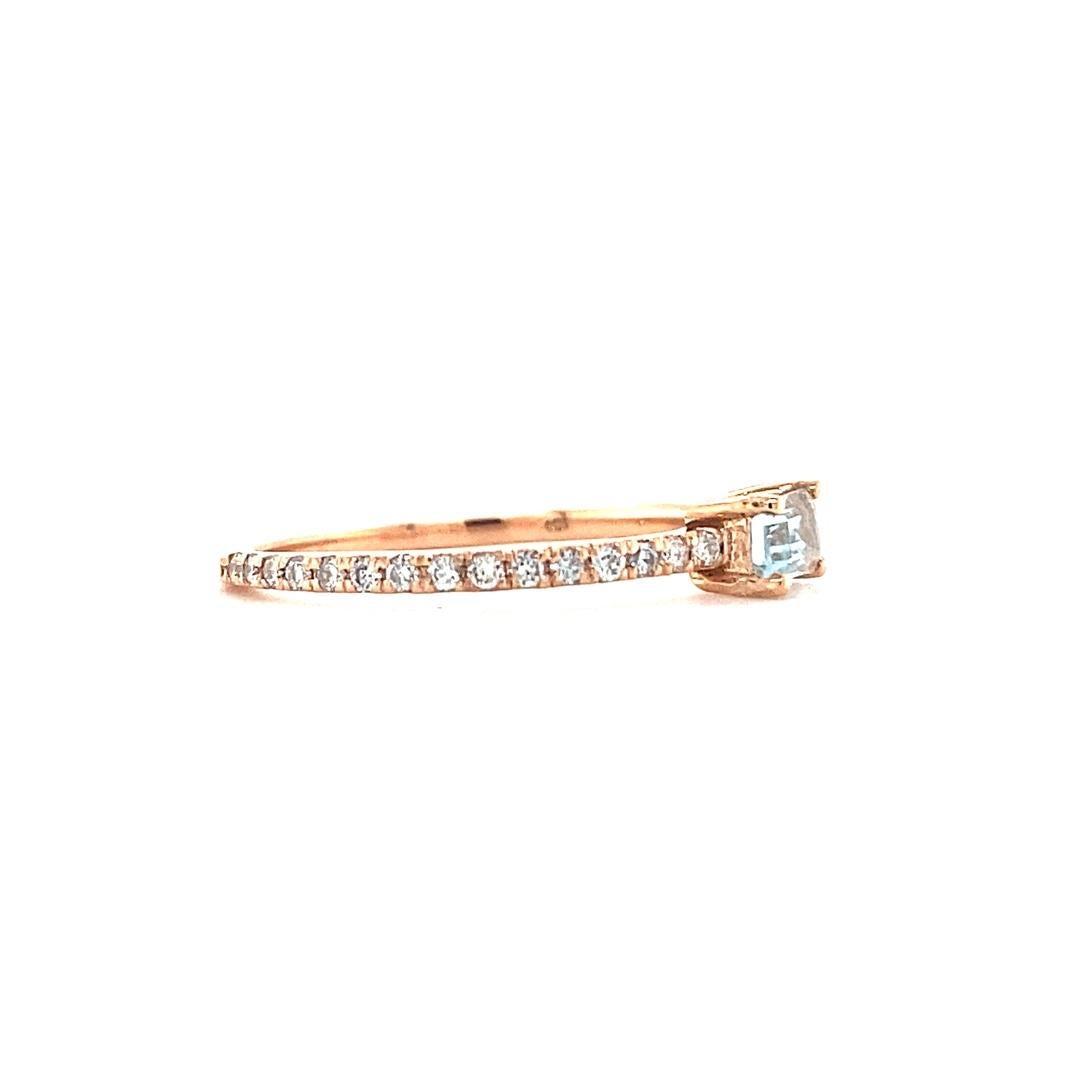 Taille baguette Anneau de cocktail en or rose avec aigue-marine de 0,48 carat et diamants en vente