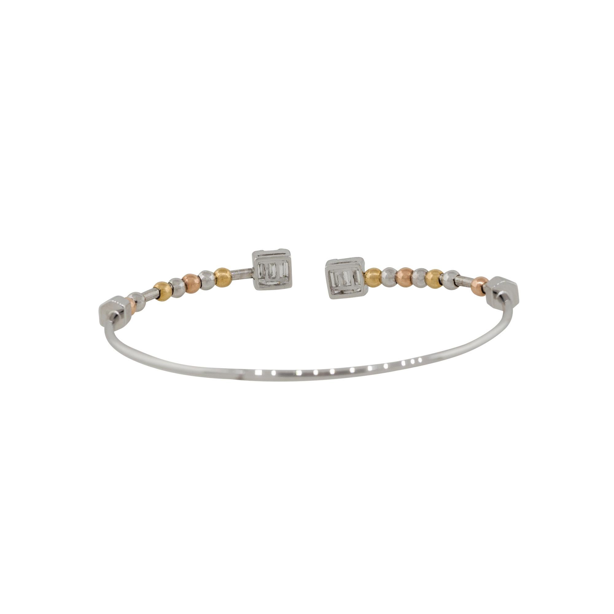 Taille ronde Bracelet manchette ouvert en or 18 carats avec perles flottantes et diamants de 0,48 carat en vente
