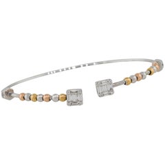Bracelet manchette ouvert en or 18 carats avec perles flottantes et diamants de 0,48 carat