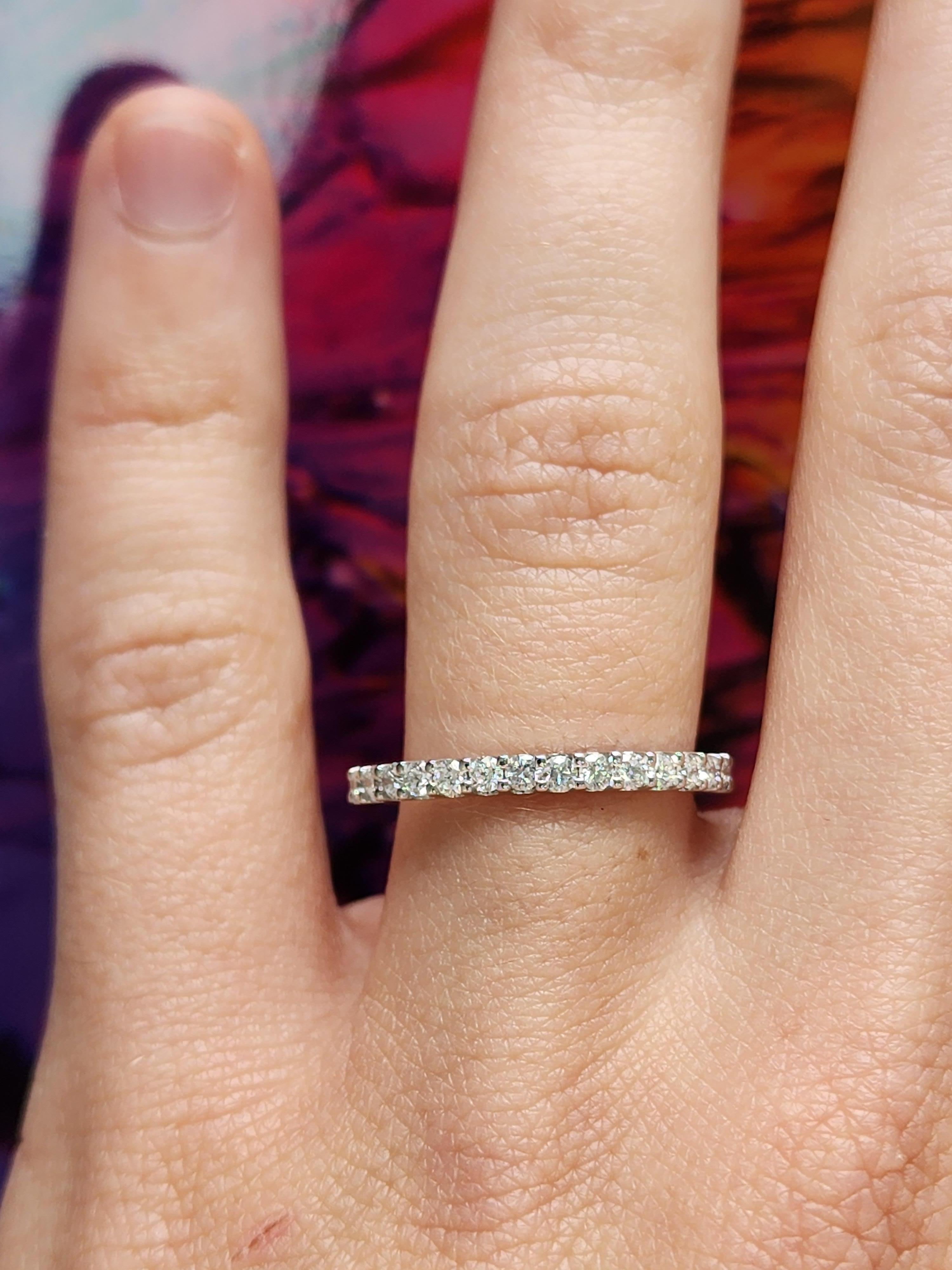 0.48 Carat Natural Diamonds Round Shape Half Eternity Ring Band in White Gold In New Condition For Sale In Ramat Gan, IL