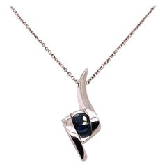 0.48 Carat Round Brilliant Blue Sapphire and 18K White Gold Pendant Necklace