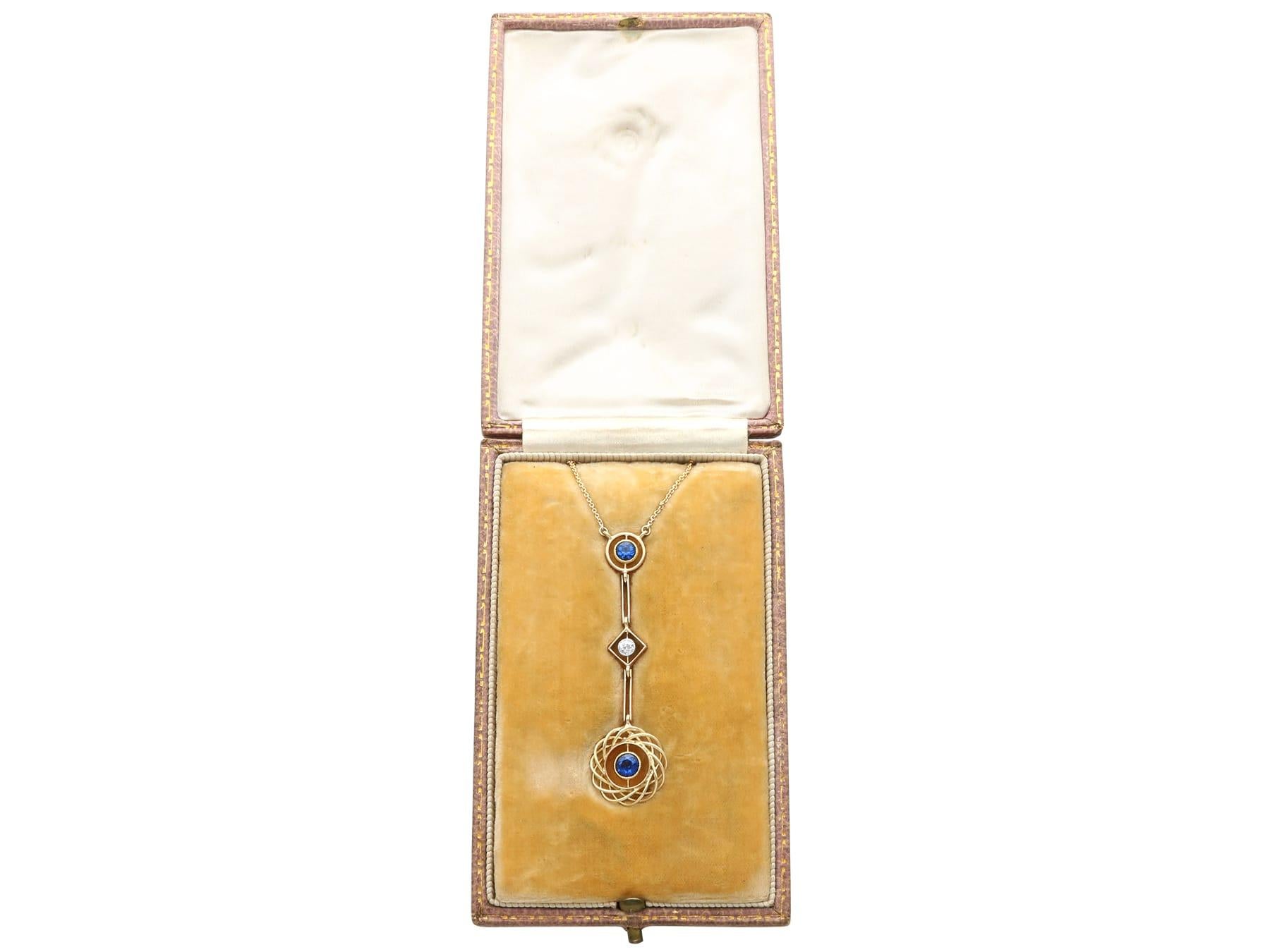Pendentif en or jaune 15 carats avec saphirs de 0,48 carat et diamants de 0,09 carat, c. 1910 en vente 7