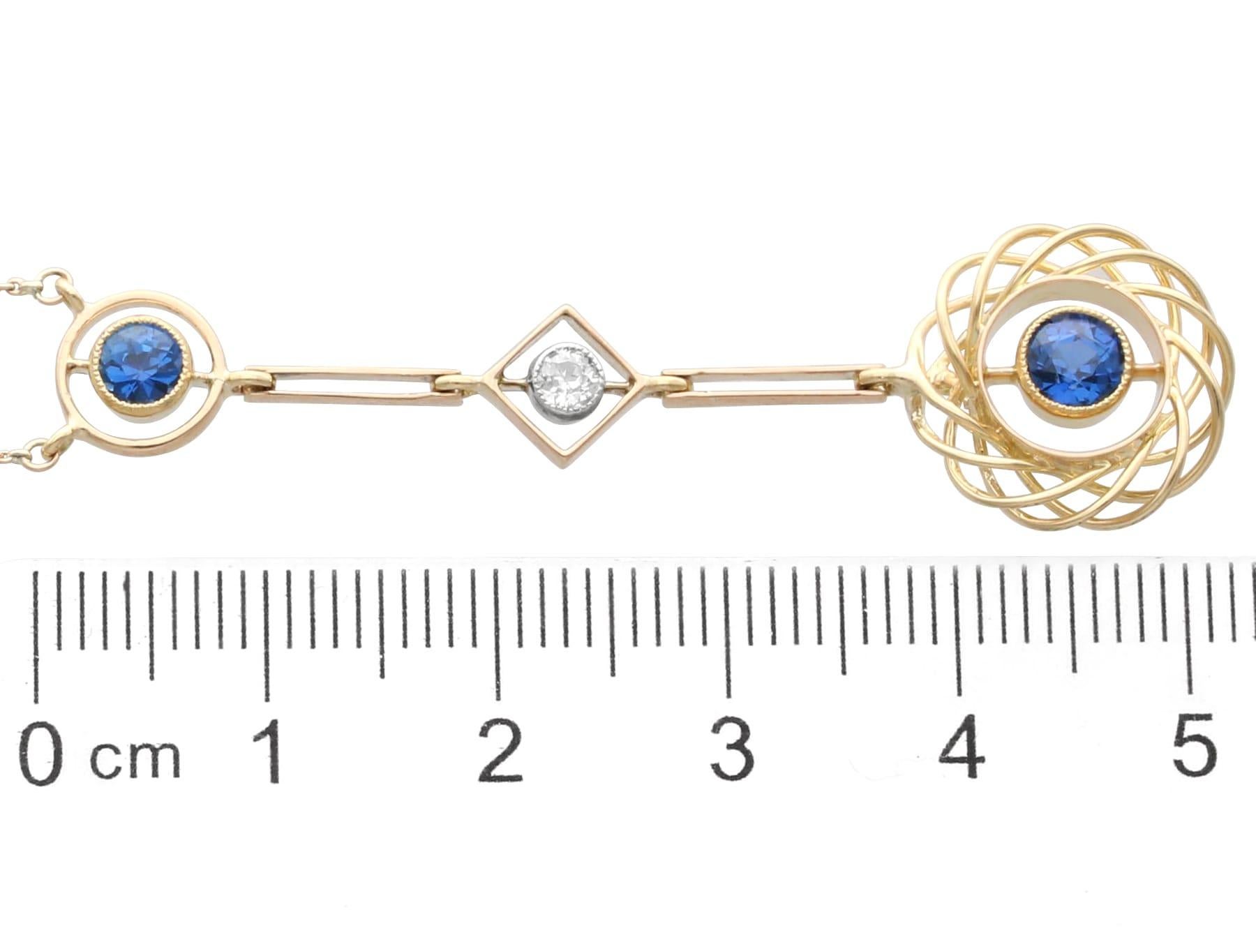 Pendentif en or jaune 15 carats avec saphirs de 0,48 carat et diamants de 0,09 carat, c. 1910 en vente 3