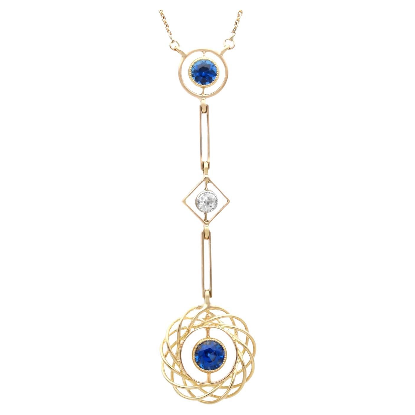 Zafiro de 0,48 quilates Diamante de 0,09 quilates Colgante de oro amarillo de 15 quilates Circa 1910