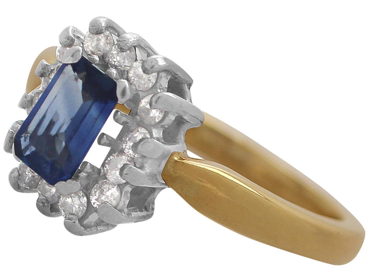 0.48 Carat Sapphire and 0.35 Carat Diamond, 18 Karat Gold Cluster Ring, Vintage In Excellent Condition In Jesmond, Newcastle Upon Tyne
