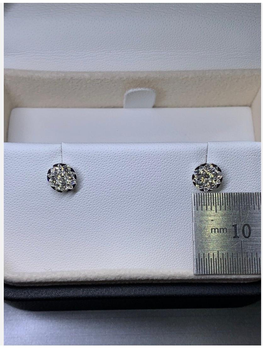 Round Cut 0.48ct Diamond chunky solitaire stud earrings 18ct white gold For Sale