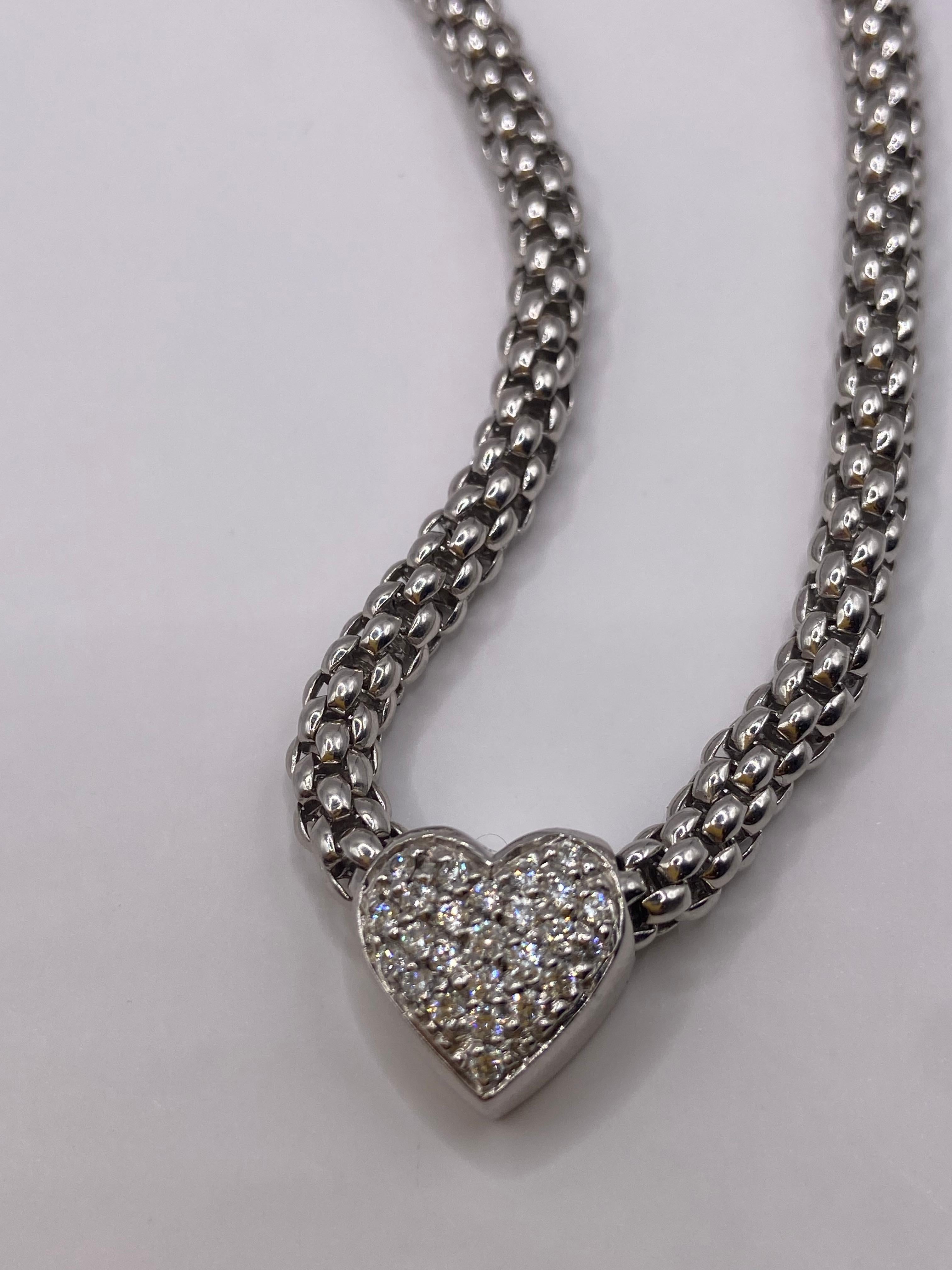 Pendentif coeur en or blanc 18KT avec diamant pave de 0,48ct et chaîne en corde en vente 2
